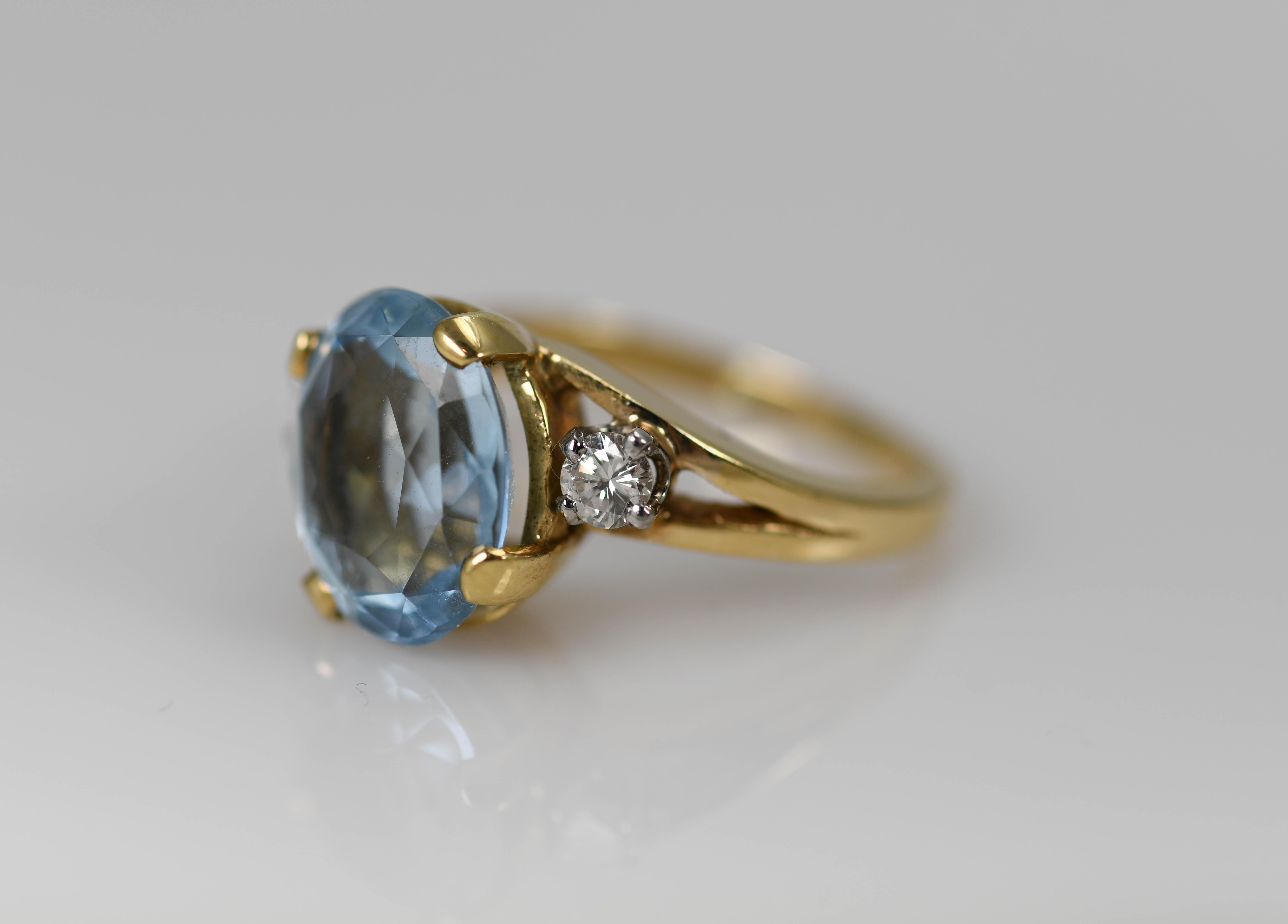 Women's or Men's 14K Yellow Gold Aquamarine & Diamond Ring 4g For Sale