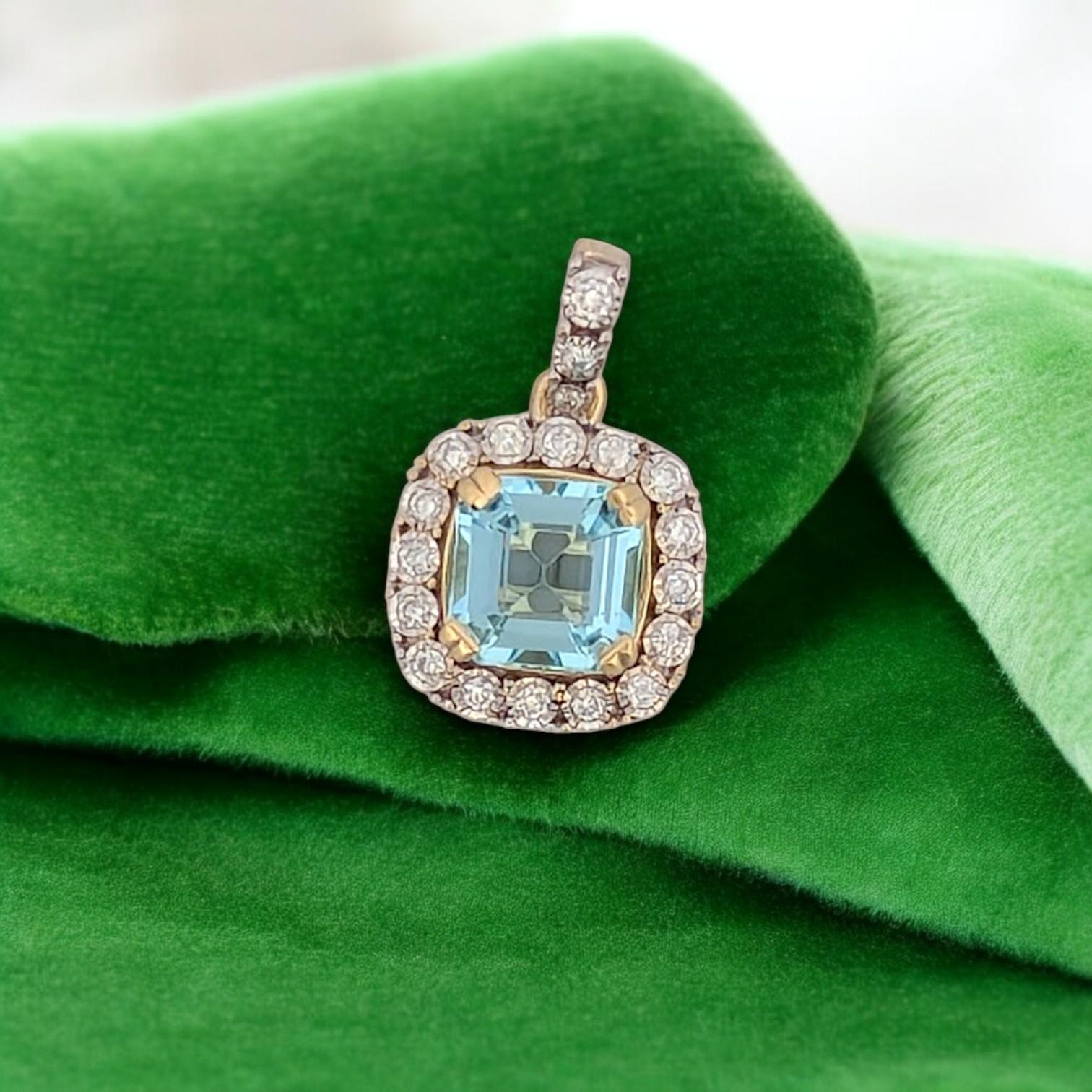 Taille coussin Collier pendentif Nova en or jaune 14 carats avec aigue-marine  Aigue-marine taille coussin 1.0 CT en vente