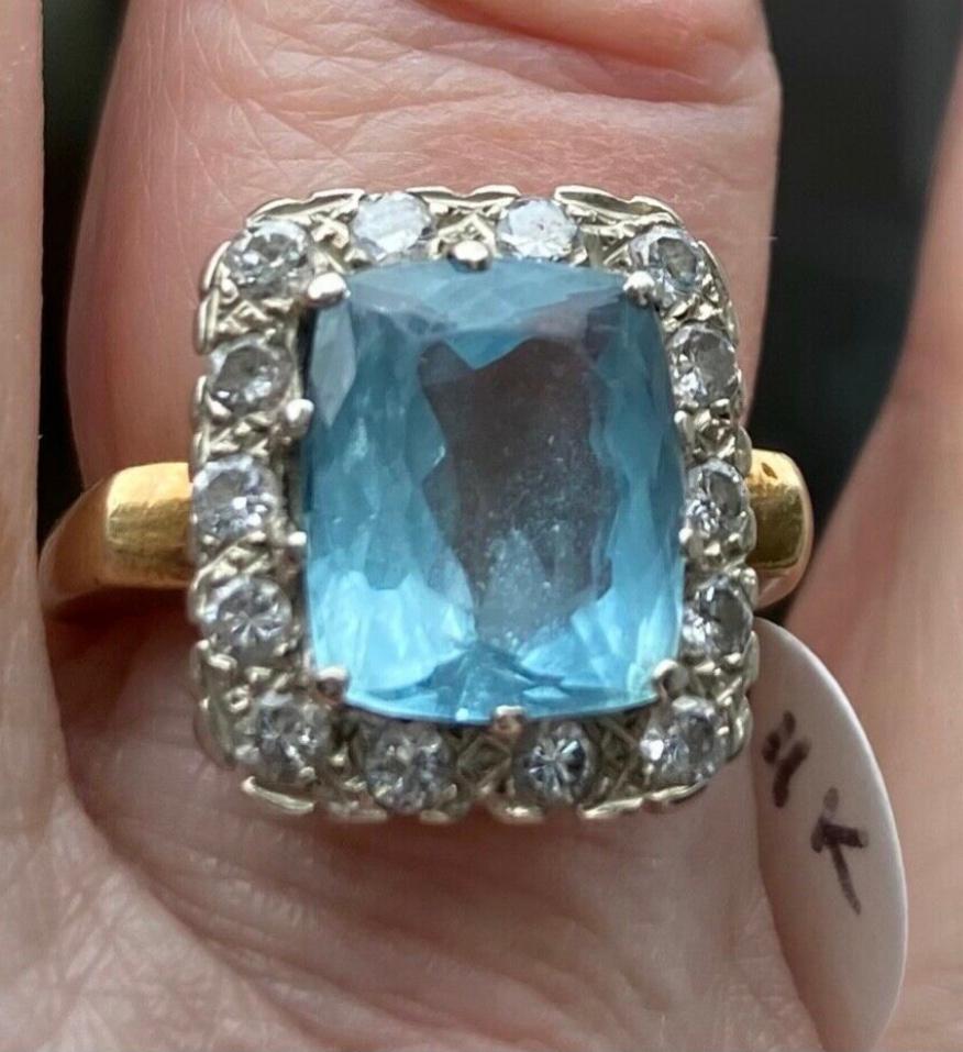 14K Yellow Gold Aquamarine with Diamonds Ring In Good Condition For Sale In Bradenton, FL
