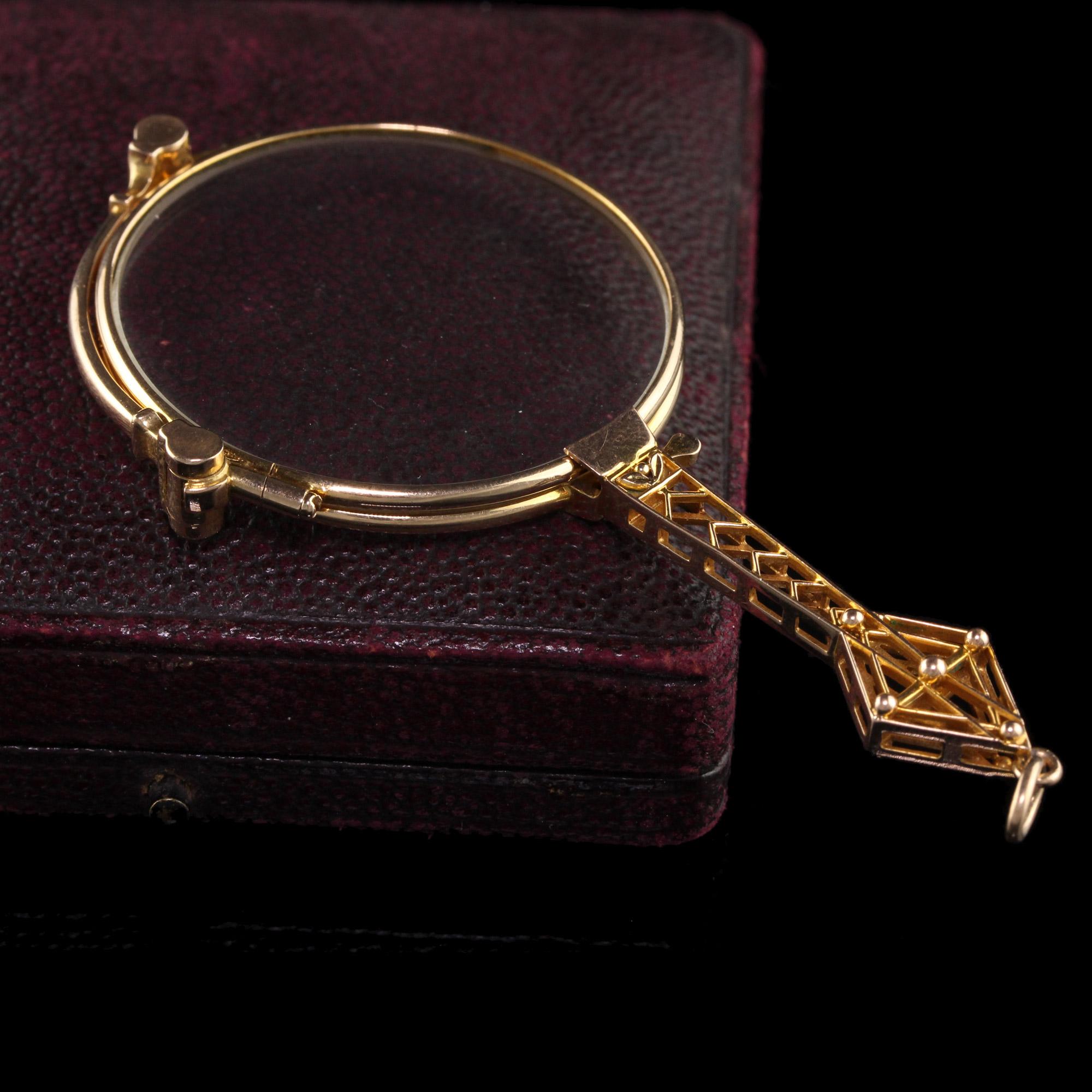 Gorgeous 14K Yellow Gold Art Deco Filigree Lorgnette Glasses. This beautiful piece is in amazing condition and has actual magnified lenses on it. It opens and closes well and would look great as a pendant.

Item #MISC0001

Metal: 14K Yellow