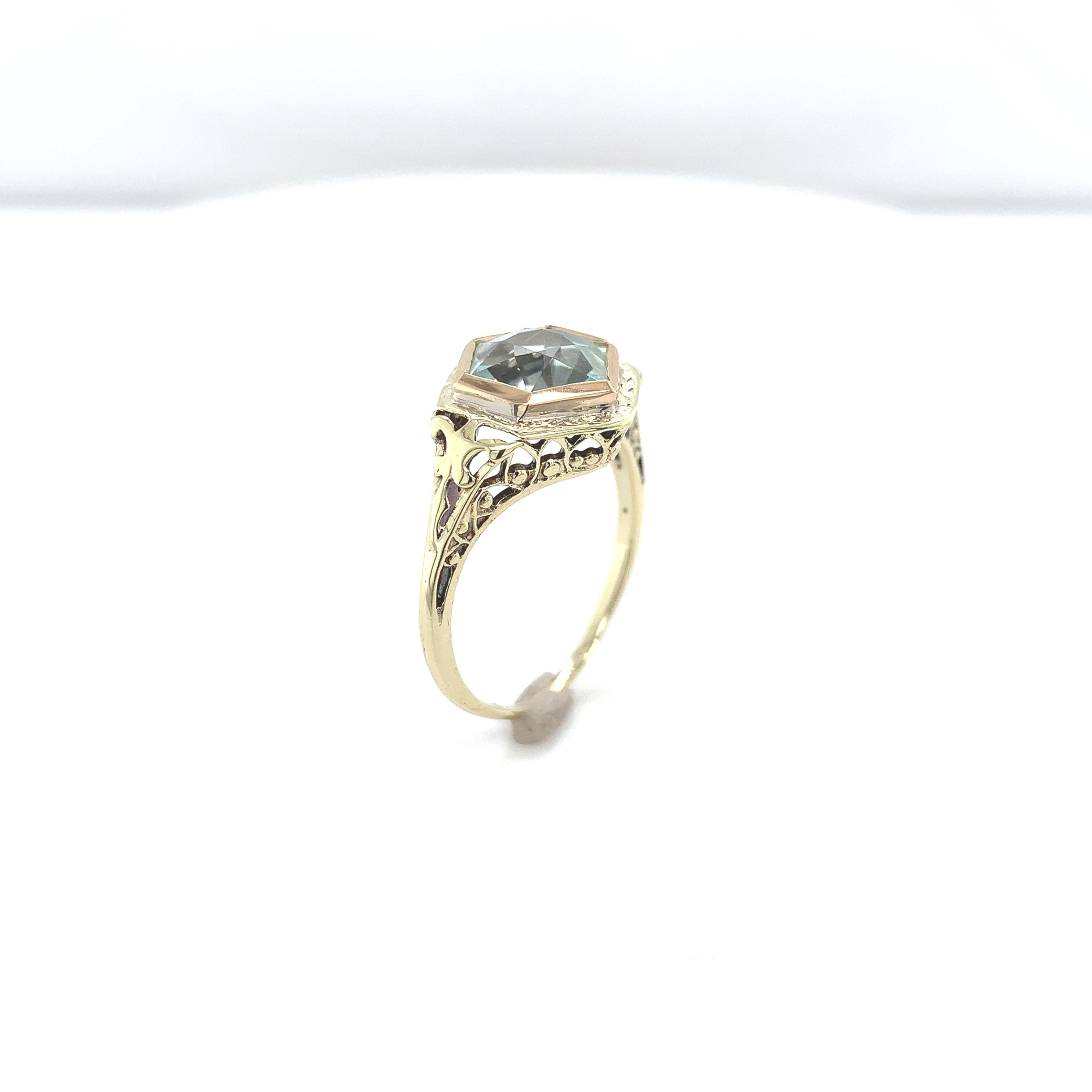 14K Yellow Gold Art Deco Filigree Ring with a Specialty Hexagon Cut Aquamarine In Good Condition For Sale In Big Bend, WI
