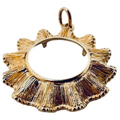 14K Yellow Gold Art Deco Wavy Coin Holder Pendant, USA, 1980s