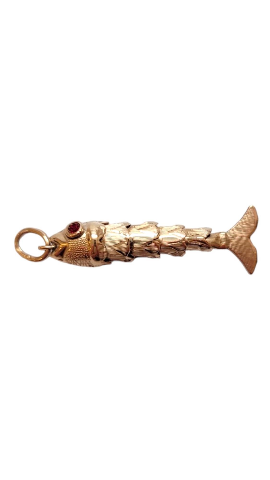 14K Yellow Gold Articulated Fish Charm - 

This adorable fish charm that simulates the movement of a real fish adds a playful touch to your collection. 

Faceted red stones for eyes.

Size: 25.9mm X 8.2mm X 5mm

Weight: 0.6dwt/ 0.9g

14K Tested.