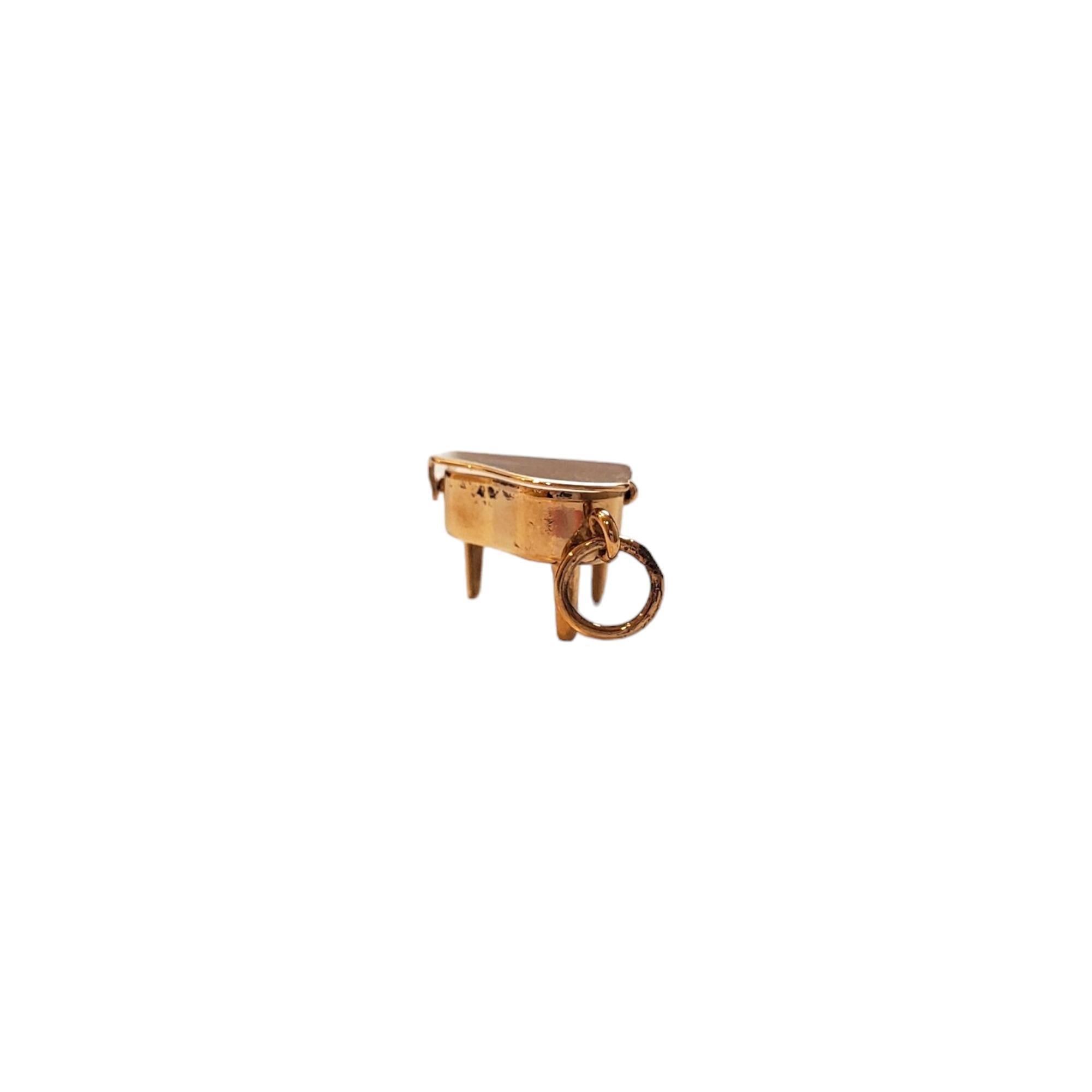 14K Yellow Gold Articulated Piano Charm #17804 For Sale 2