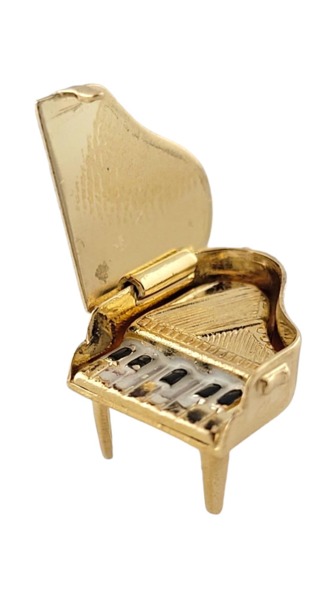 14K Yellow Gold Articulated Piano Charm #17804 For Sale 5