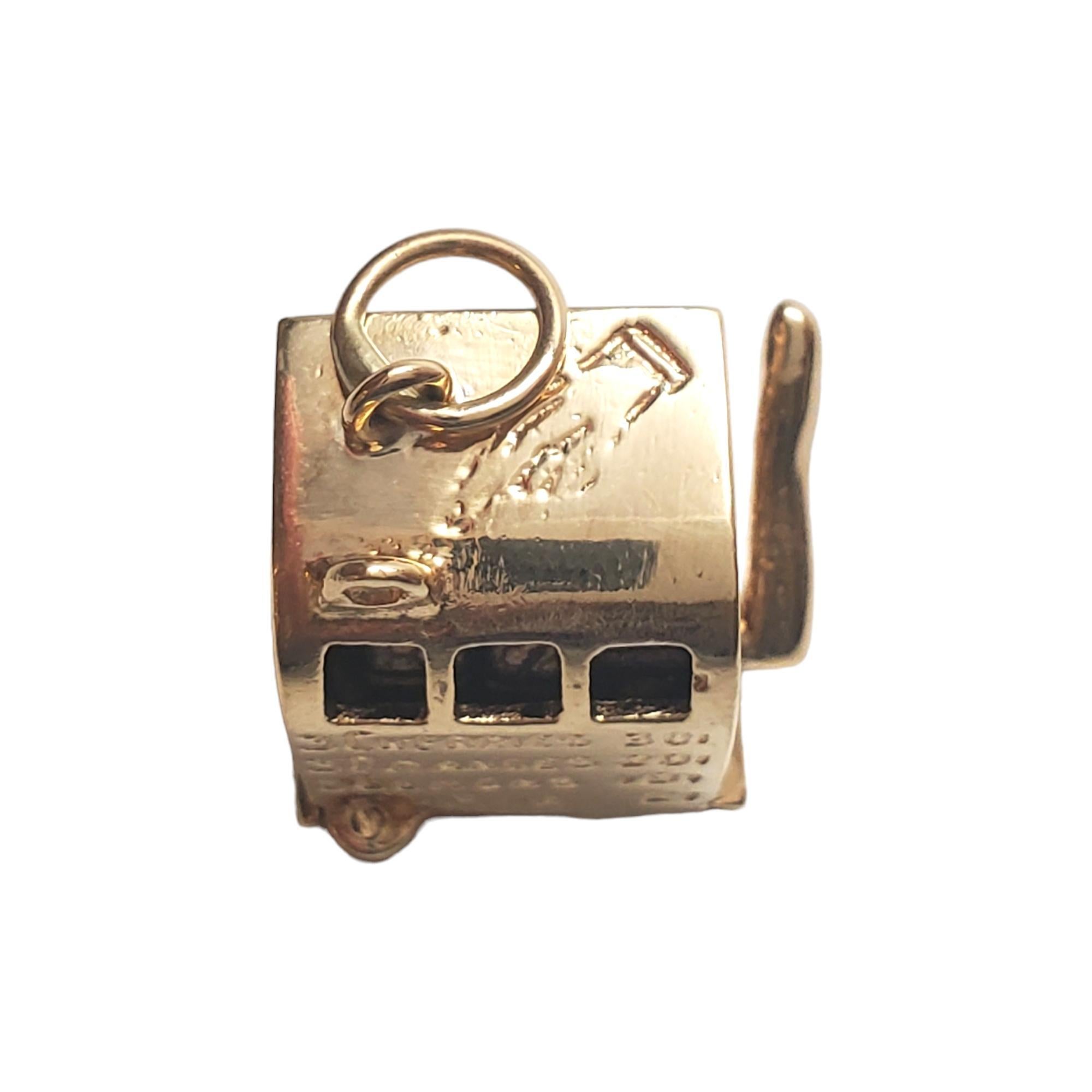 Breloque machine articulée en or jaune 14 carats n° 17607 en vente 1