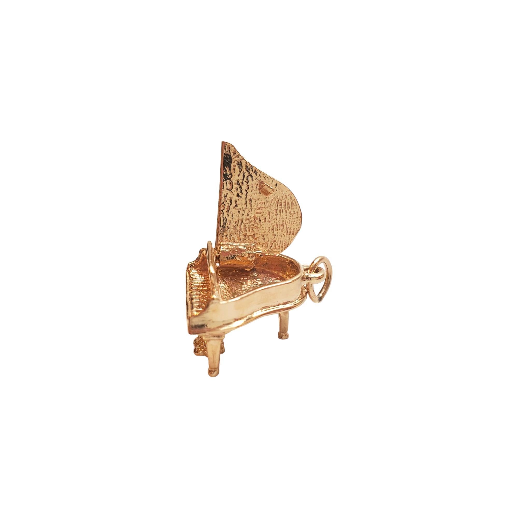 14K Yellow Gold Articulating Baby Grand Piano Charm #17498 For Sale 2