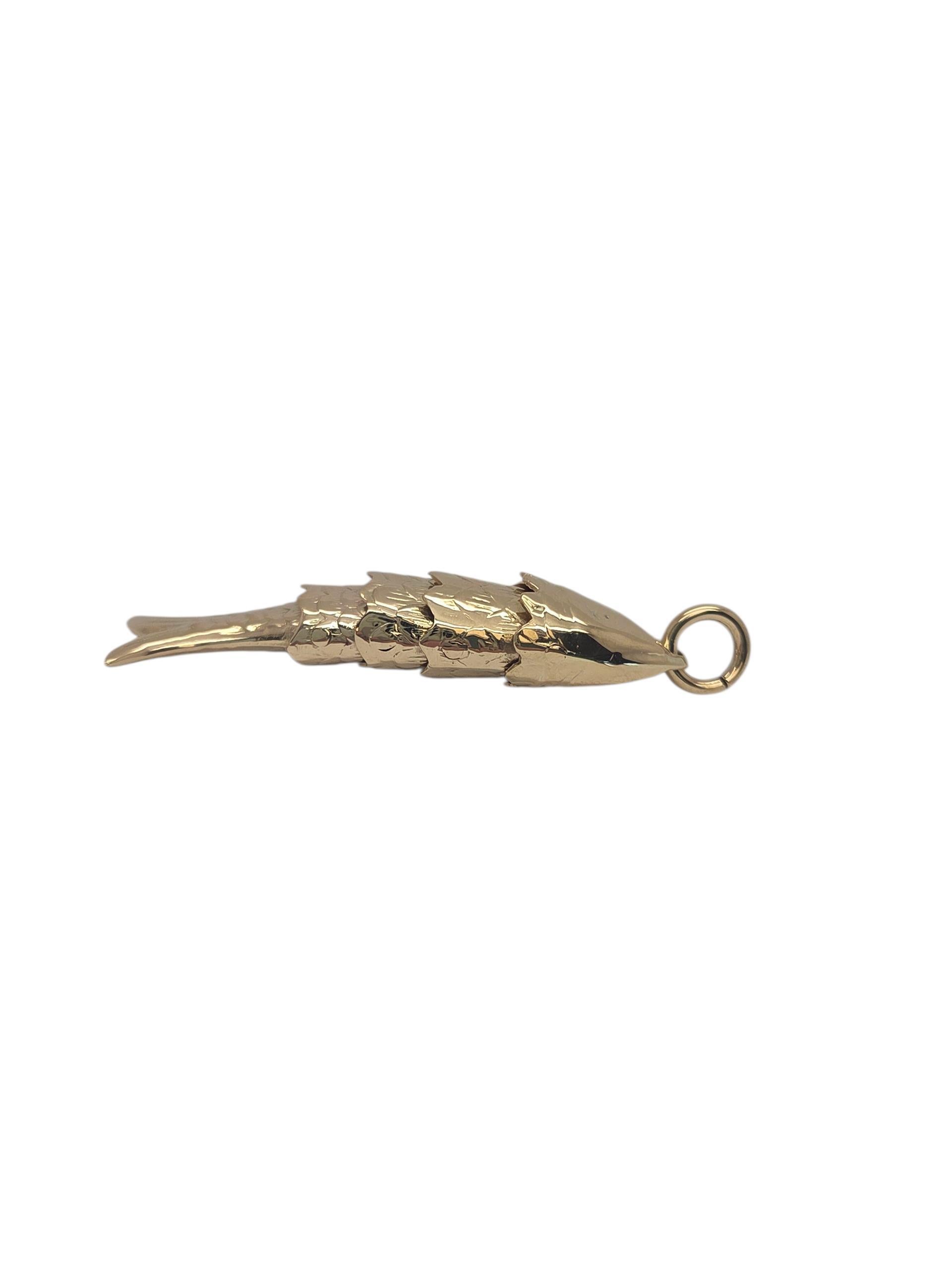 Contemporain Pendentif poisson articulé en or jaune 14k #23824 en vente