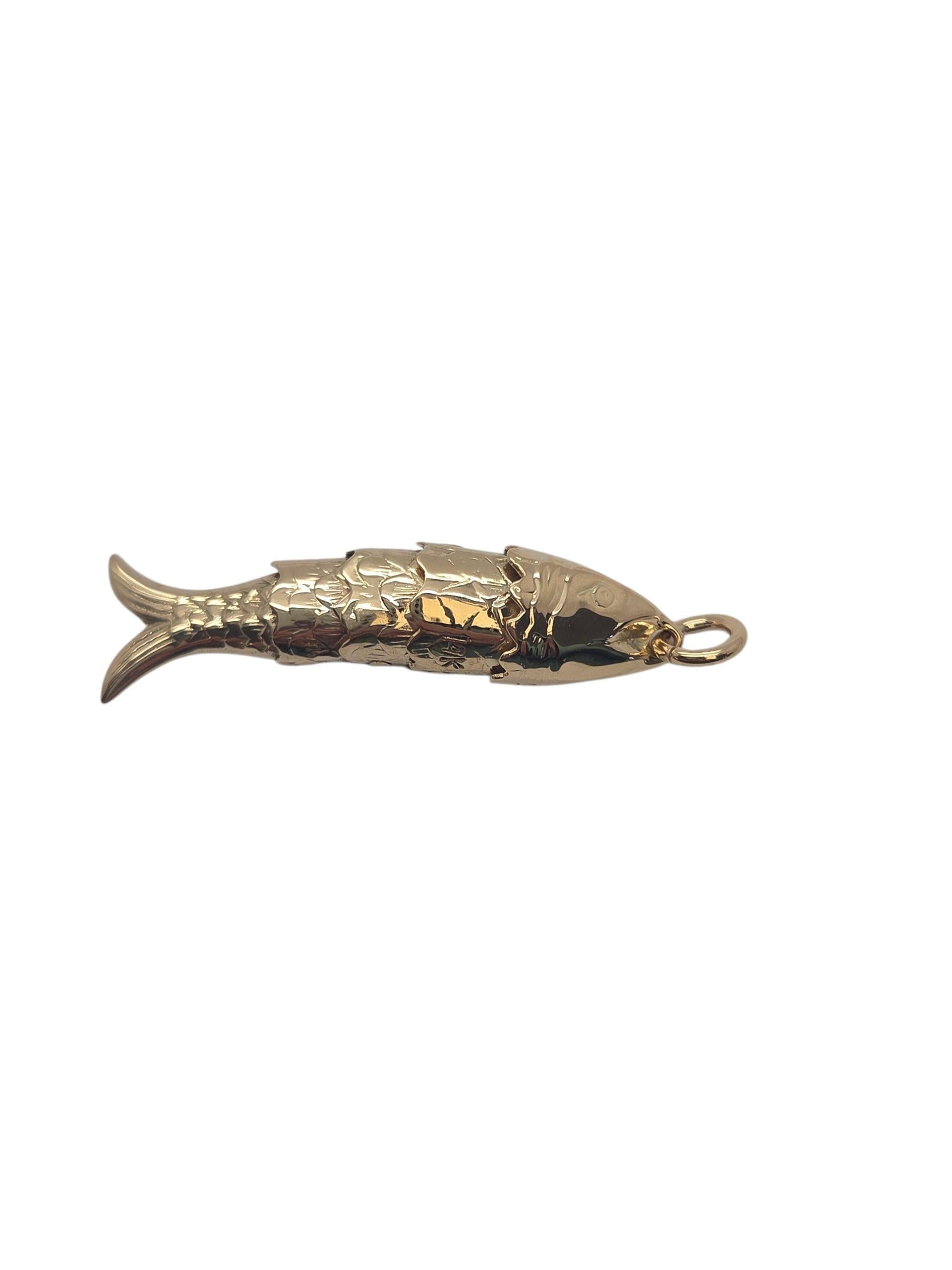 Pendentif poisson articulé en or jaune 14k #23824 Pour femmes en vente