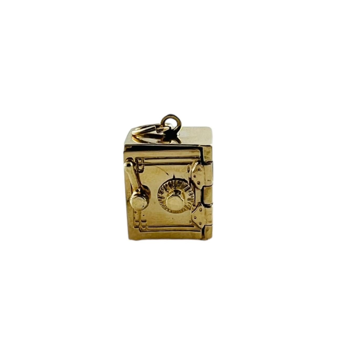 Vintage 14 Karat Yellow Gold Articulating Safe Charm -

This playful charm features a moveable lock that allows you to keep your treasures safe! 

Size: 14.4 mm x 12.1 mm x 10.2 mm. 

Stamped: 14K AC

Weight: 3.2 dwt./ 5.0 gr.

*Chain not