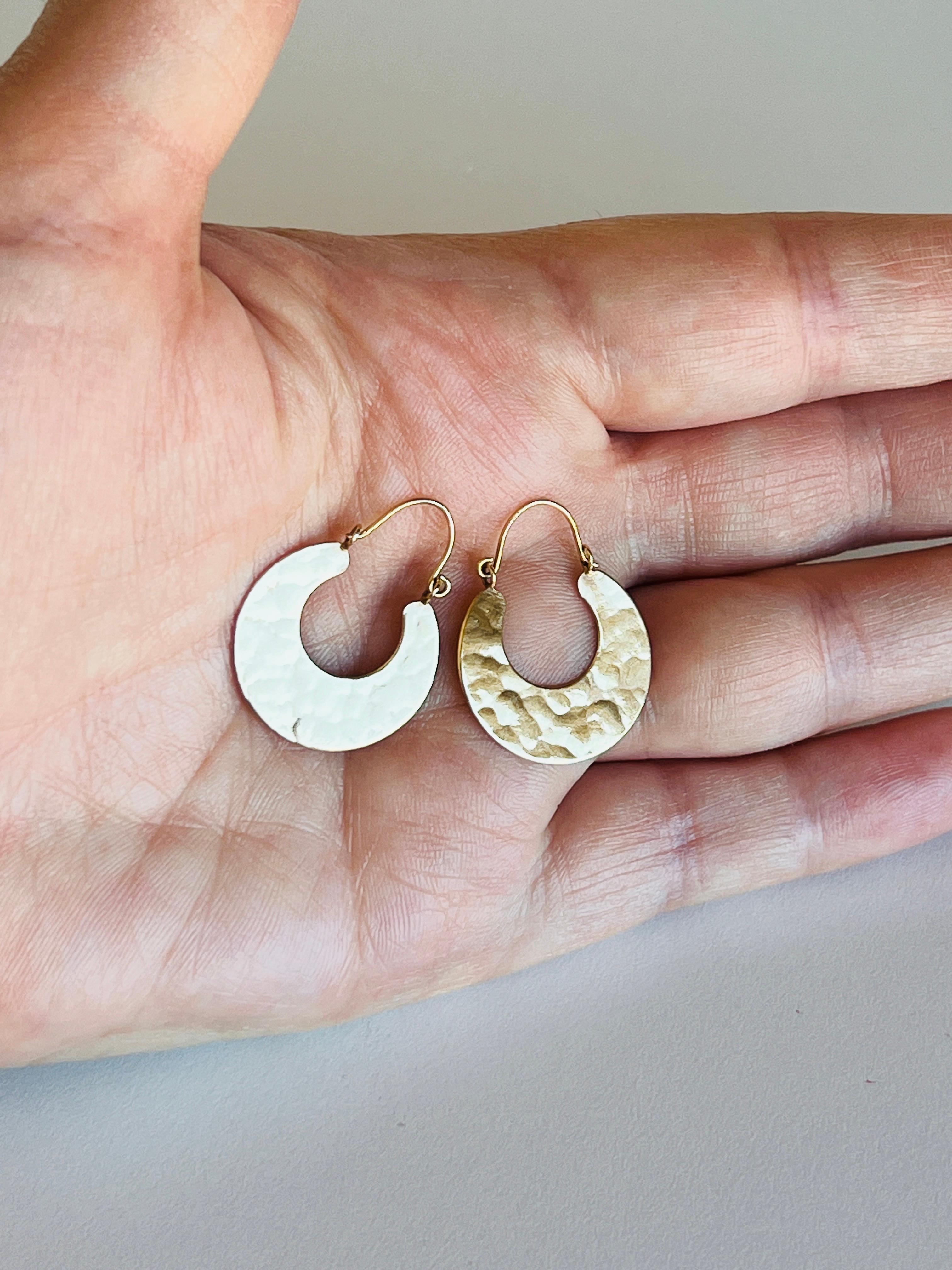 14k Yellow Gold Artisan Hammered Hoop Earrings In Good Condition In Sausalito, CA