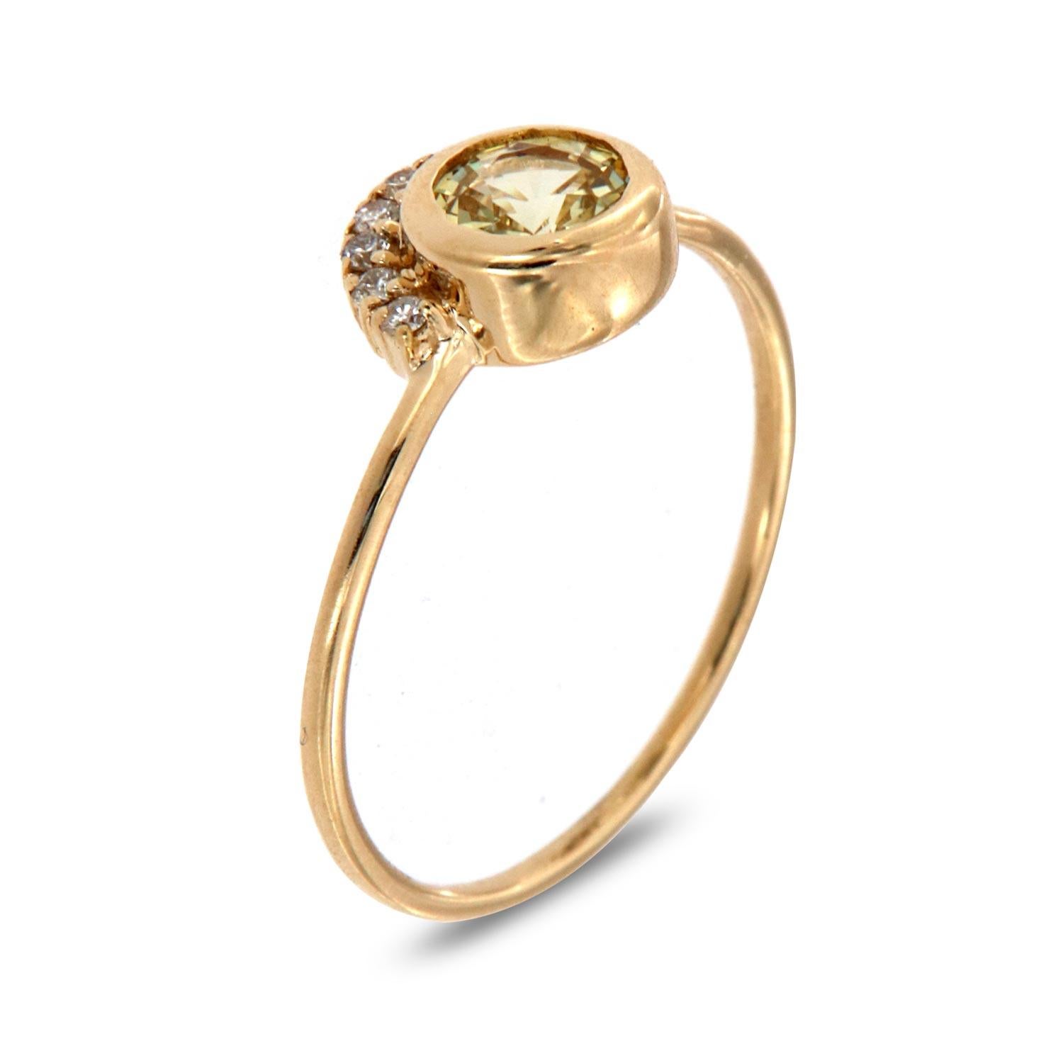 This petite fashion ring is impressive in its vintage appeal, featuring a bezeled natural yellow round brilliant sapphire, accented with round brilliant diamonds. Experience the difference in person!

Product details: 

Center Gemstone Type: