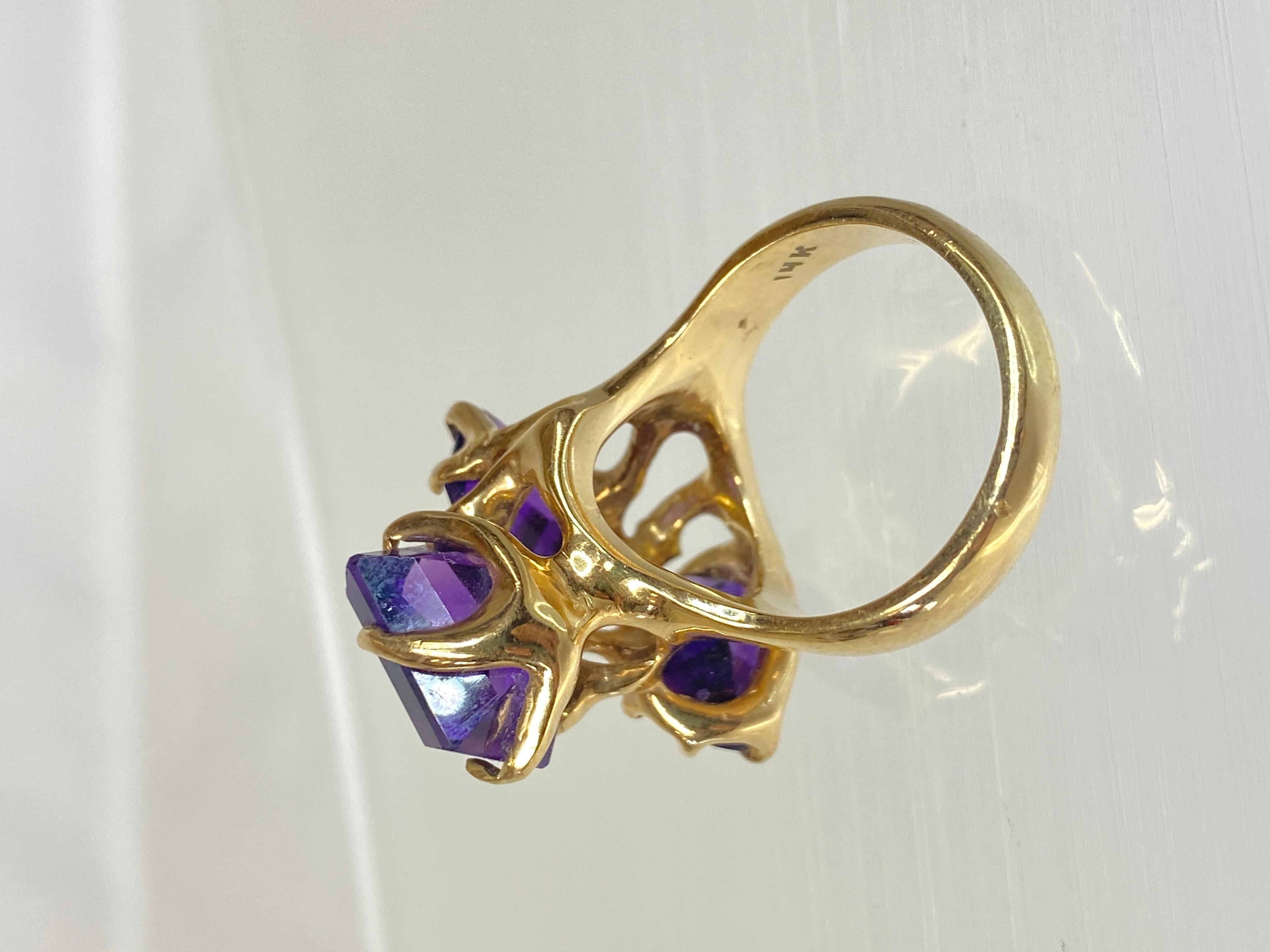 14K Yellow Gold Asymmetrical 3 Stone Amethyst Gemstone Ring Size 8.75 In Good Condition For Sale In San Jacinto, CA