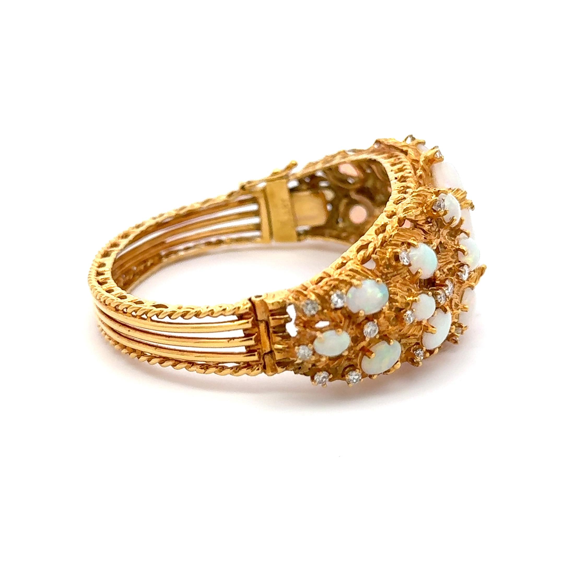 Bracelet en or jaune 14k avec opale australienne et diamant Excellent état - En vente à Los Angeles, CA