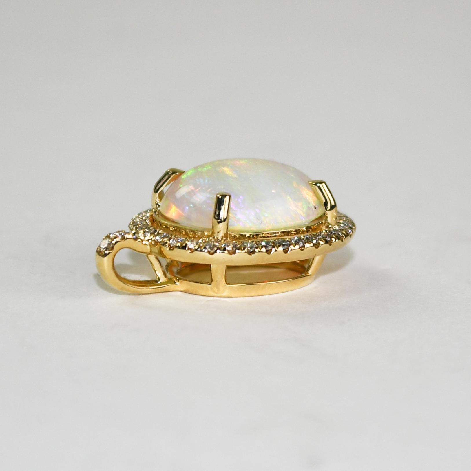 da uomo o donna Ciondolo in oro giallo 14K con opale australiano e diamanti 4,2 g in vendita
