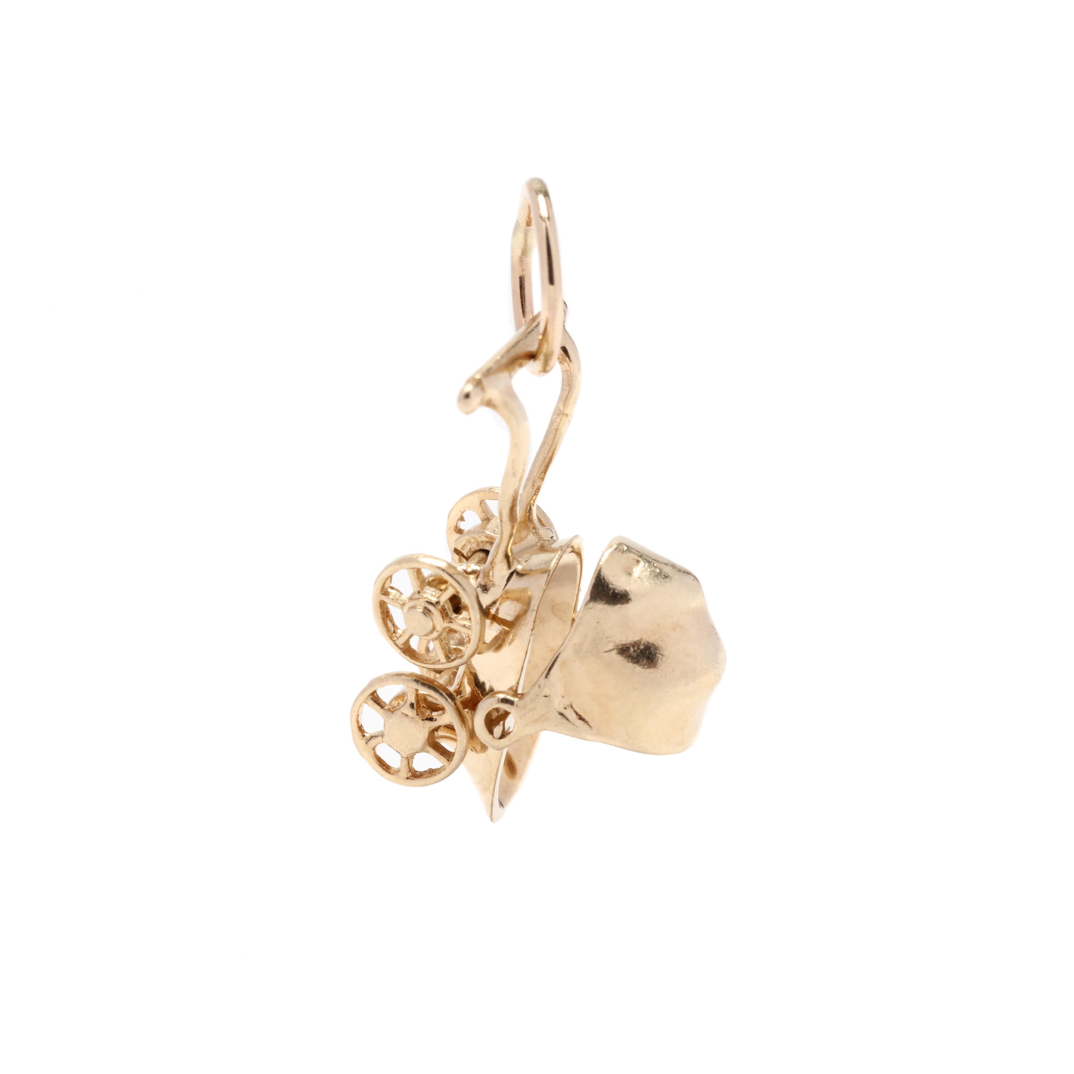 14K Yellow Gold Baby Carriage Charm In Good Condition In McLeansville, NC