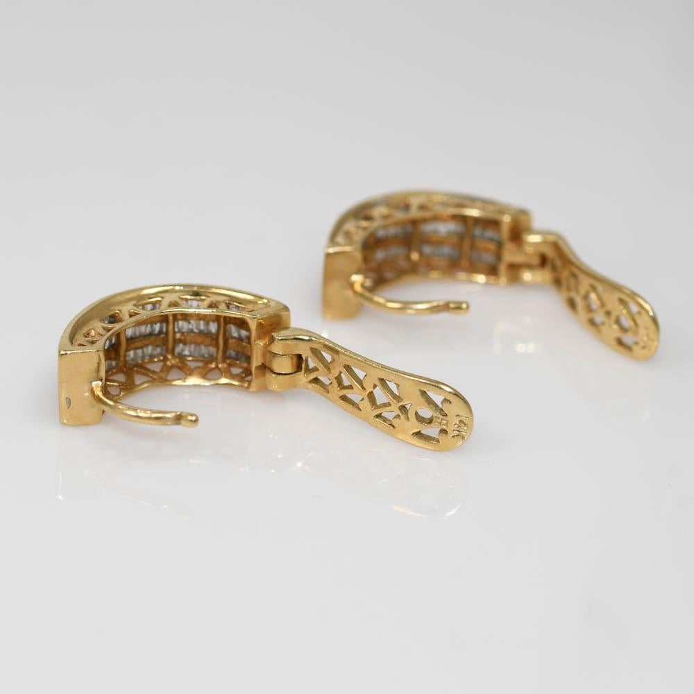 Orecchini in oro giallo 14K con diamanti a baguette da 0,75 carati in vendita 1