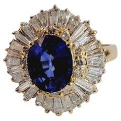 14 Karat Gelbgold Ballerina-Ring mit blauem Saphir in der Mitte und Diamanten