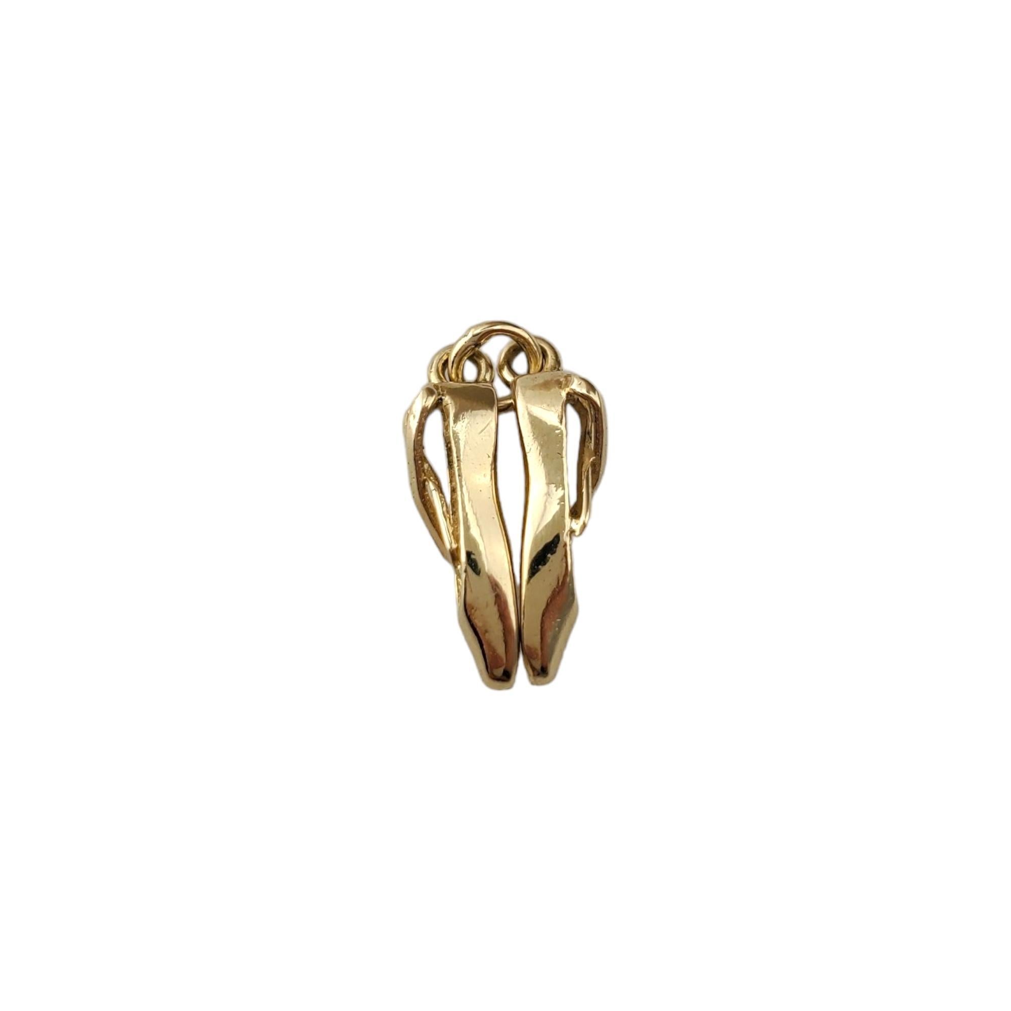 14K Yellow Gold Ballet Shoes Charm 

Separate ballet shoes charm in 14K yellow gold.

Hallmark: 14K

Weight: 0.98 dwt/1.51 g

Length w/ bail: 17.07 mm

Size (per shoe): 2.78 mm X 3.98 mm X 3.86 mm

Very good condition, professionally polished.

Will