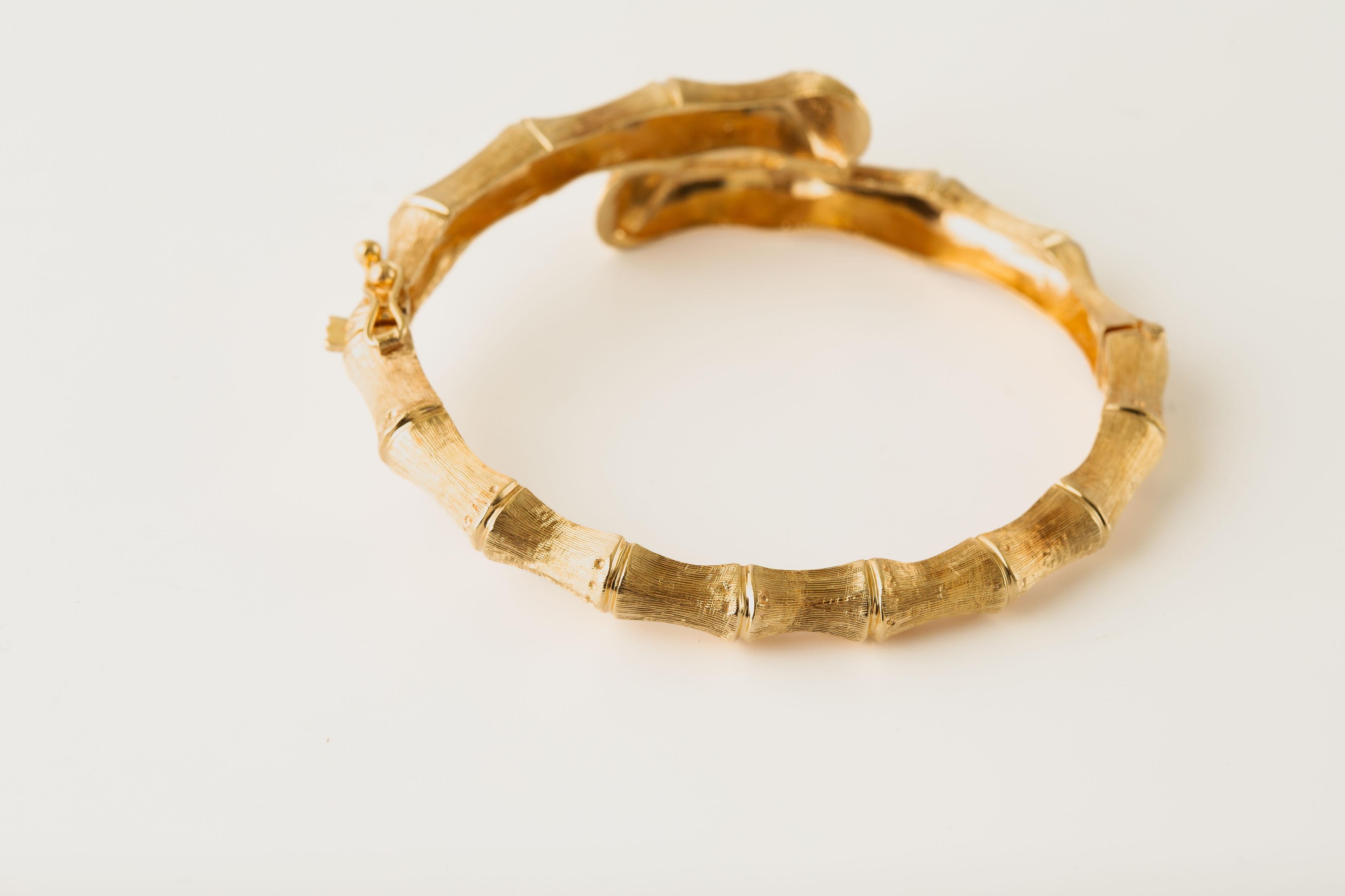 14k Yellow Gold Bamboo Bypass Bangle Bracelet In Good Condition For Sale In Bernardsville, NJ
