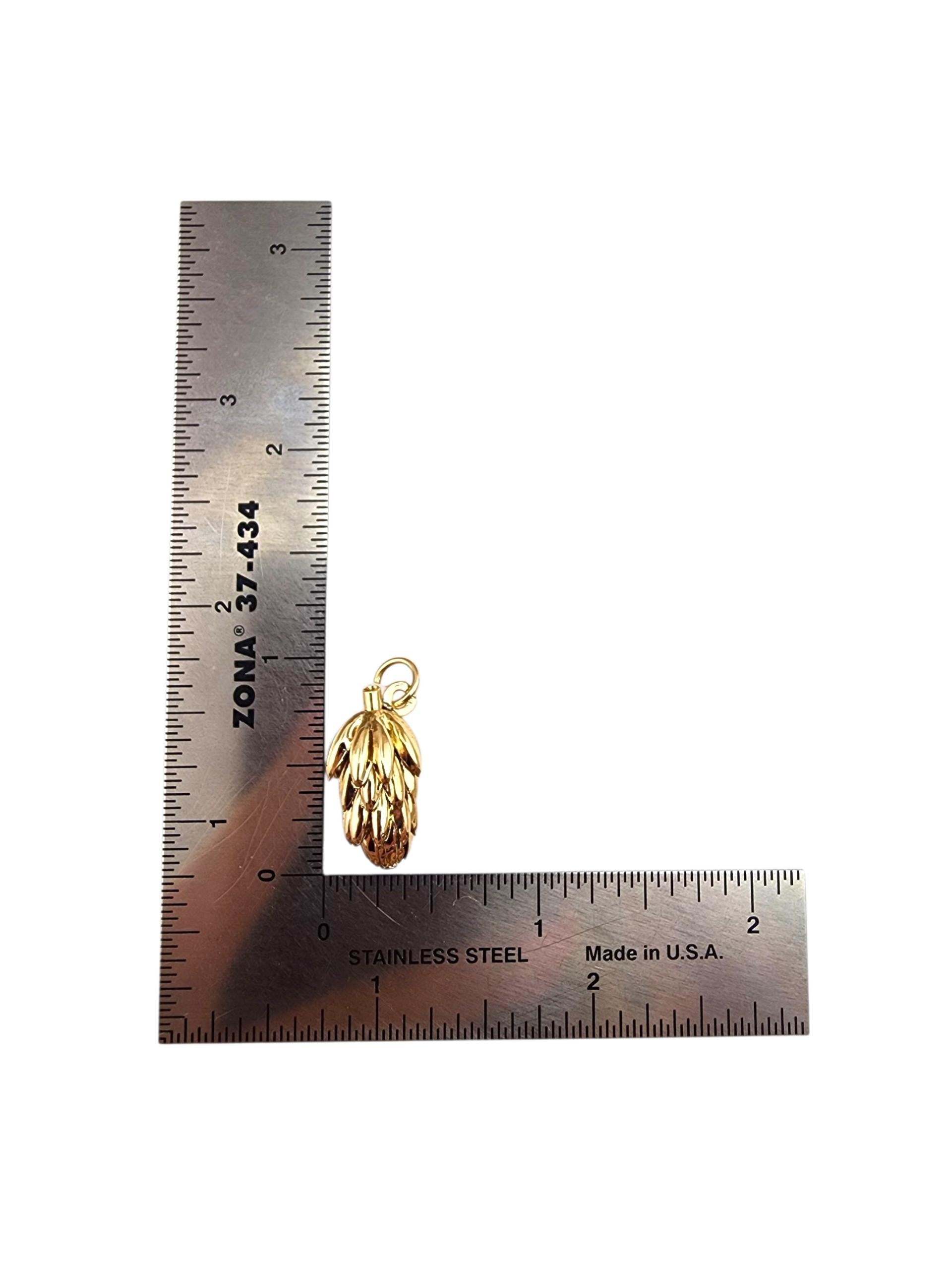 Charm a forma di mazzo di banane in oro giallo 14K #22357 in vendita 4