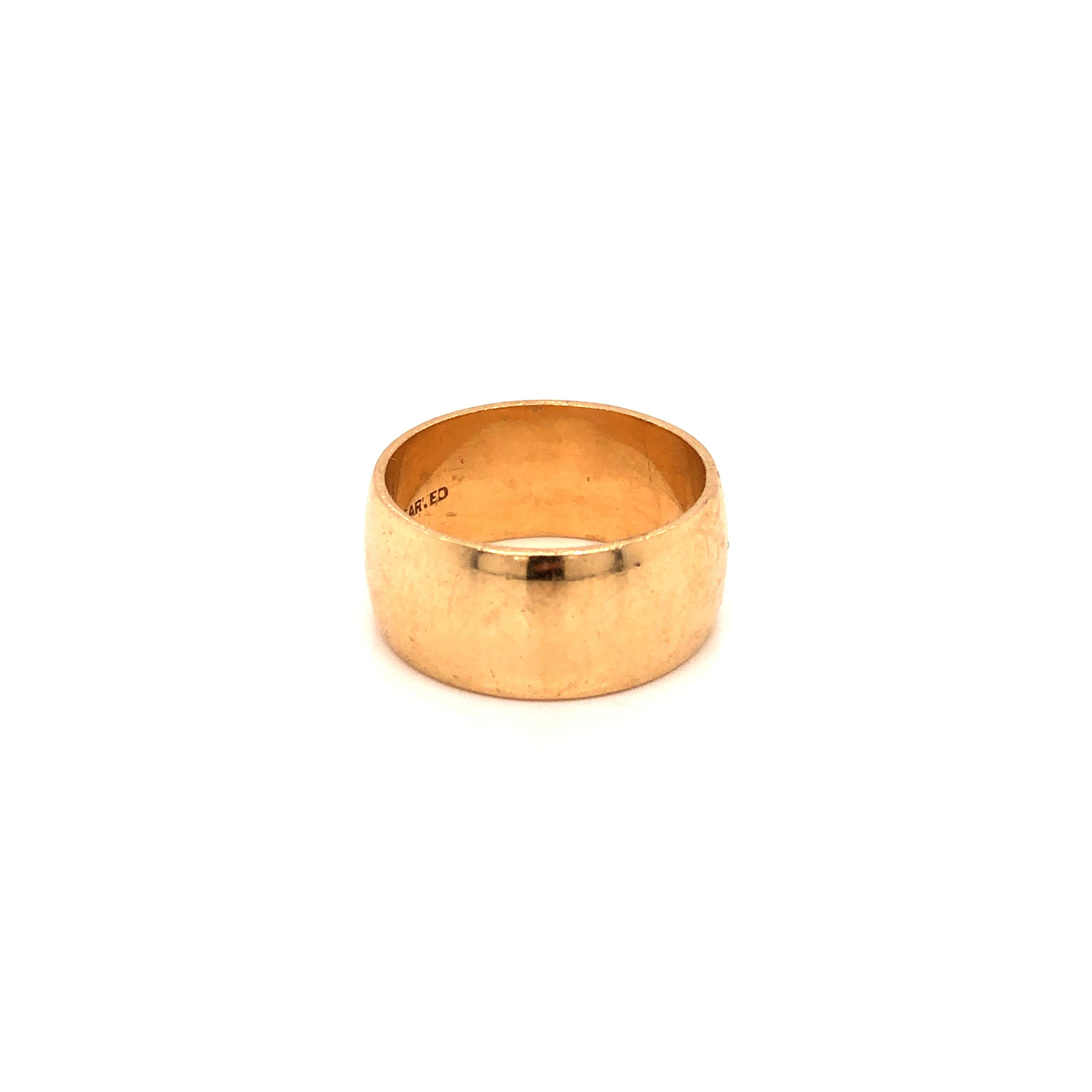 Vintage 14K Yellow Gold Band Ring. The height of the ring measures 9.60 mm

Ring Size 8.25. 

Weight: 10 grams