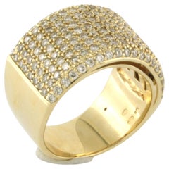 Bague en or jaune 14k sertie de diamants taille brillant jusqu'à . 2.00ct