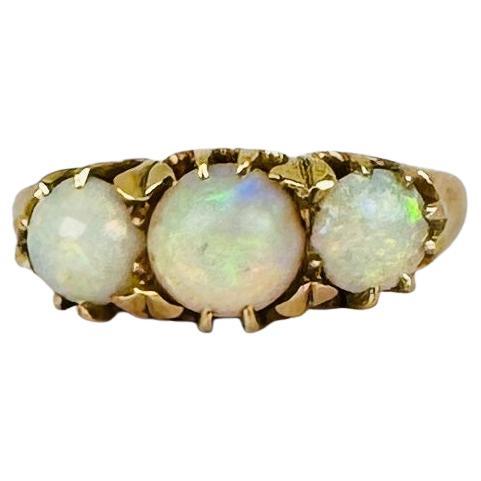 Anillo de oro de 14 quilates de los años 50 con impresionantes ópalos blancos de 1,6 quilates  Elegancia europea en venta