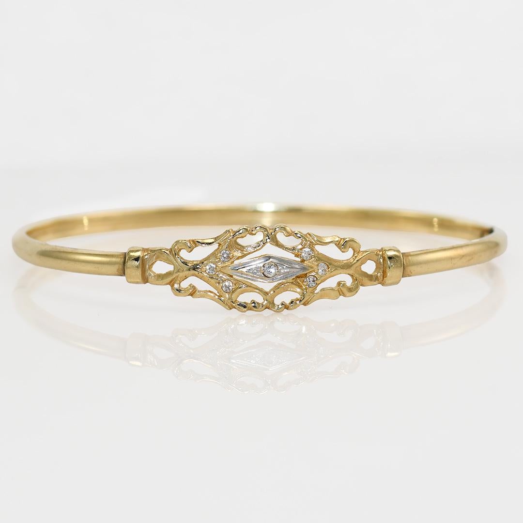 14k Yellow Gold Bangle with CZ's

Will fit a 7 1/4in wrist.

Stamped 585, weighs 6.3gr