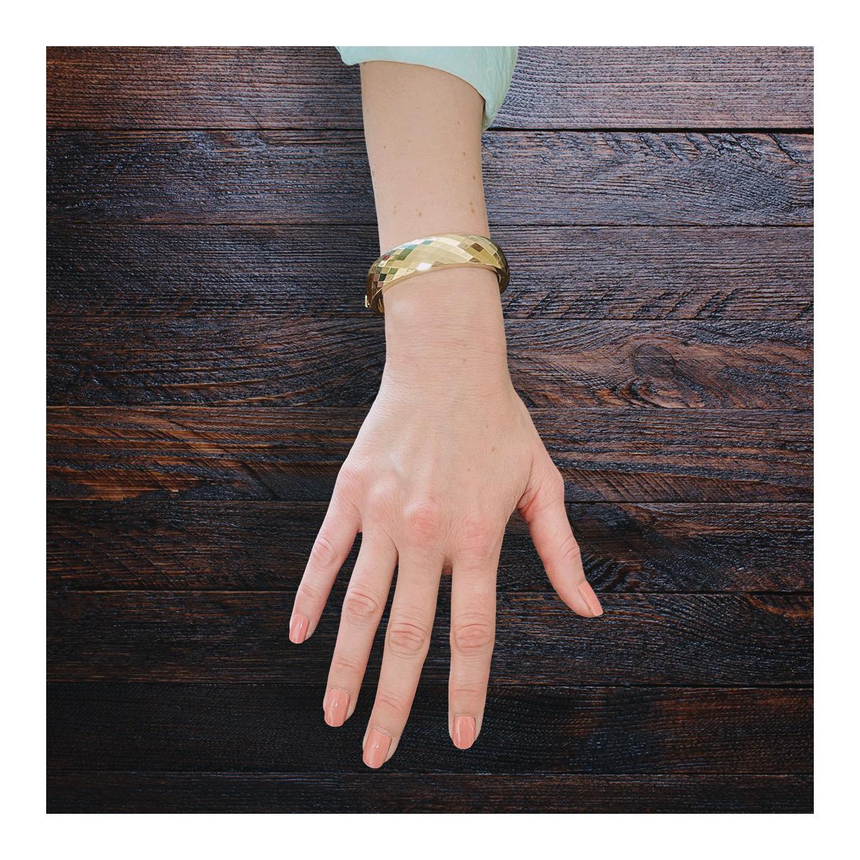Women's 14k Yellow Gold Bangle Bracelet, circa 1970s For Sale