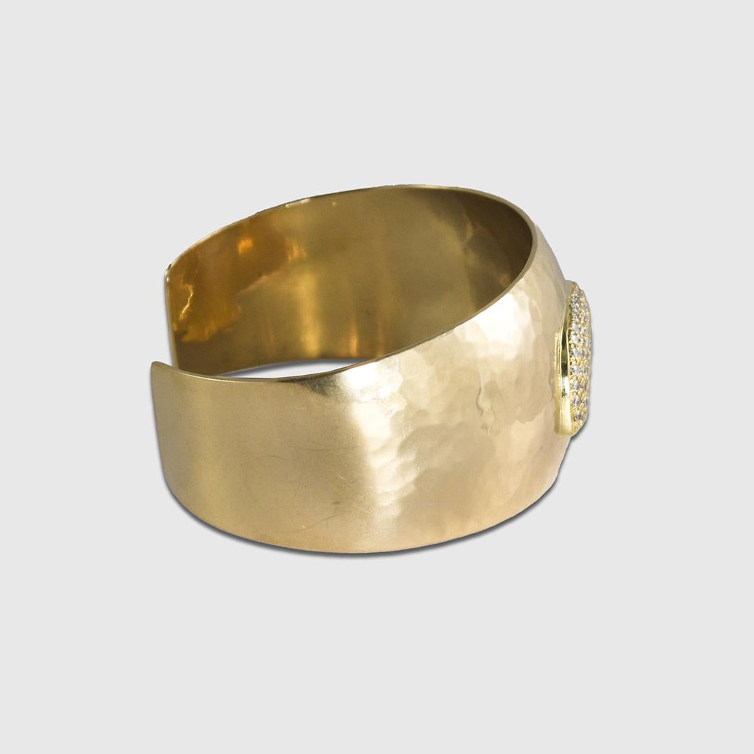 Armreif aus 14 Karat Gelbgold mit 18 Karat Diamanten und Bär 1,00 Karat (Rundschliff)