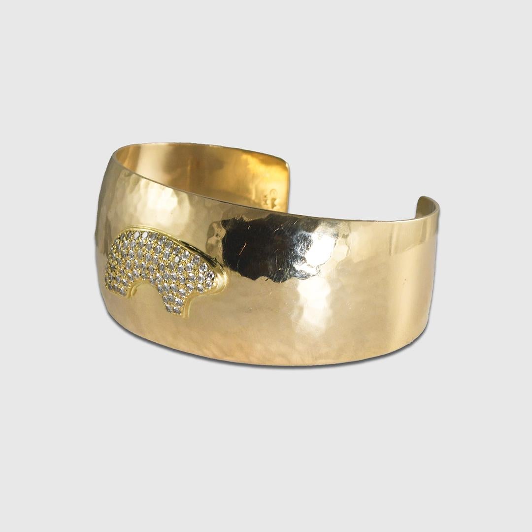 Armreif aus 14 Karat Gelbgold mit 18 Karat Diamanten und Bär 1,00 Karat 2