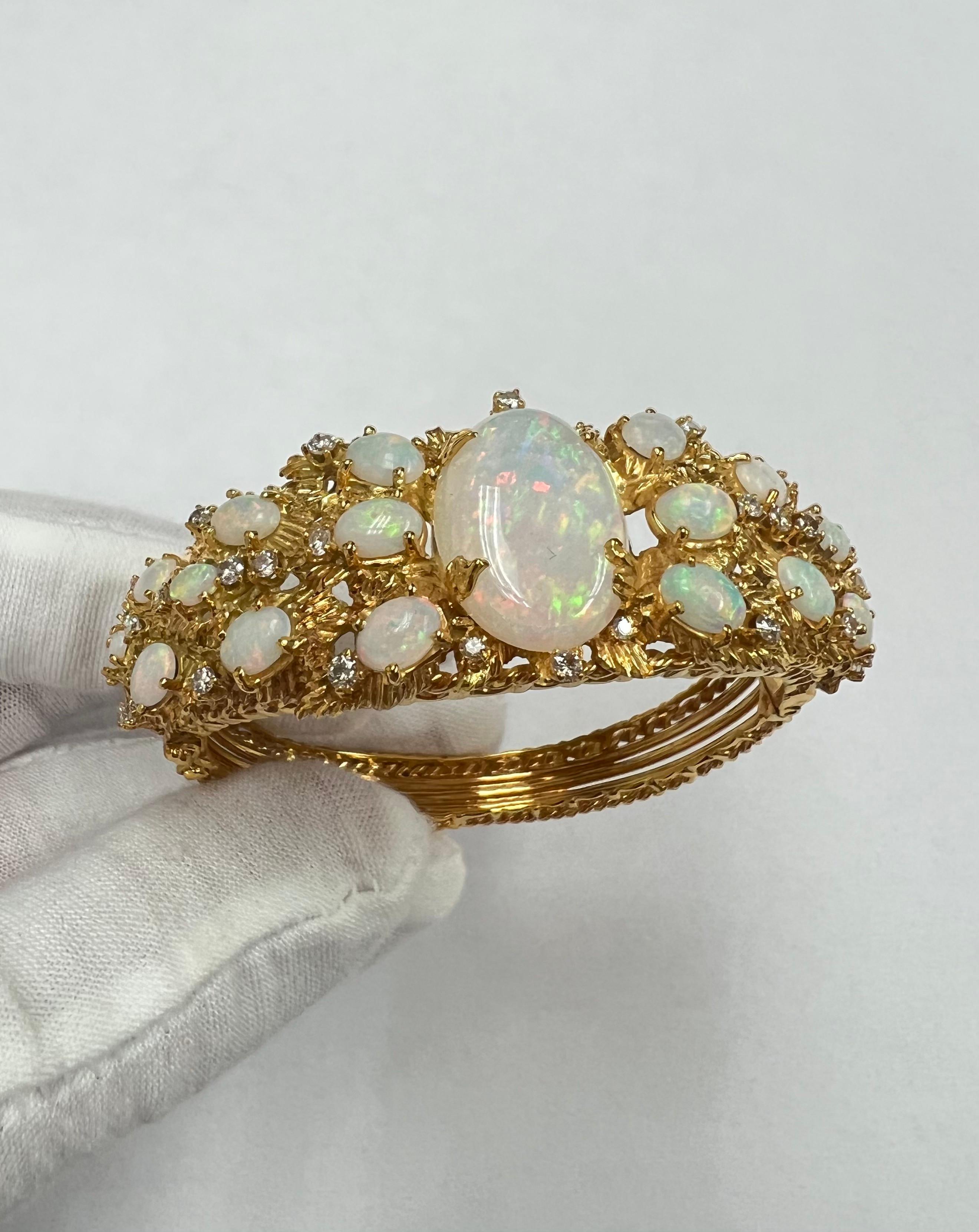 14 Karat Gelbgold Armreif mit Opalen 17,50 & runden Diamanten 1,40 (Rundschliff)