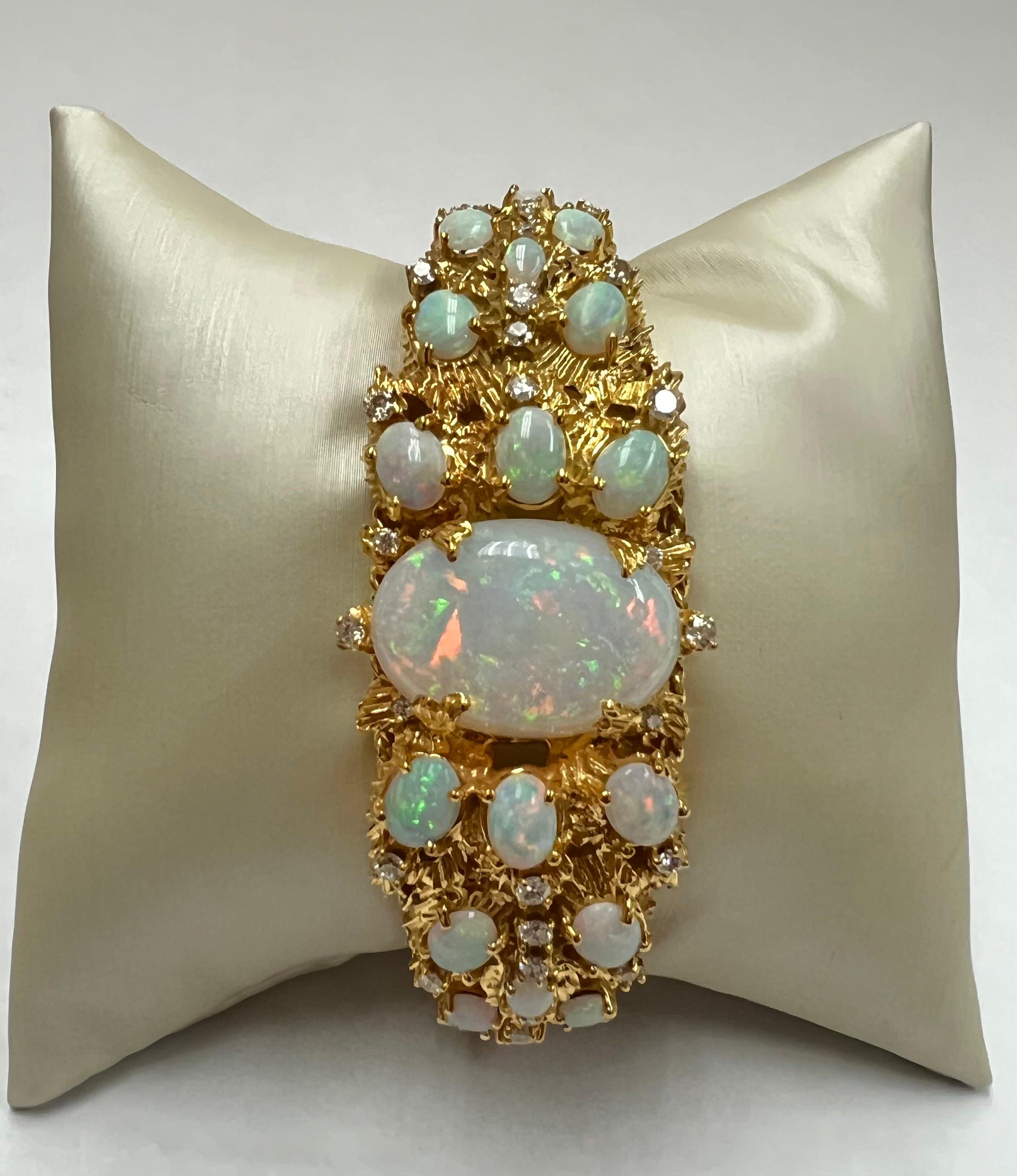 14 Karat Gelbgold Armreif mit Opalen 17,50 & runden Diamanten 1,40 im Zustand „Neu“ in Los Angeles, CA