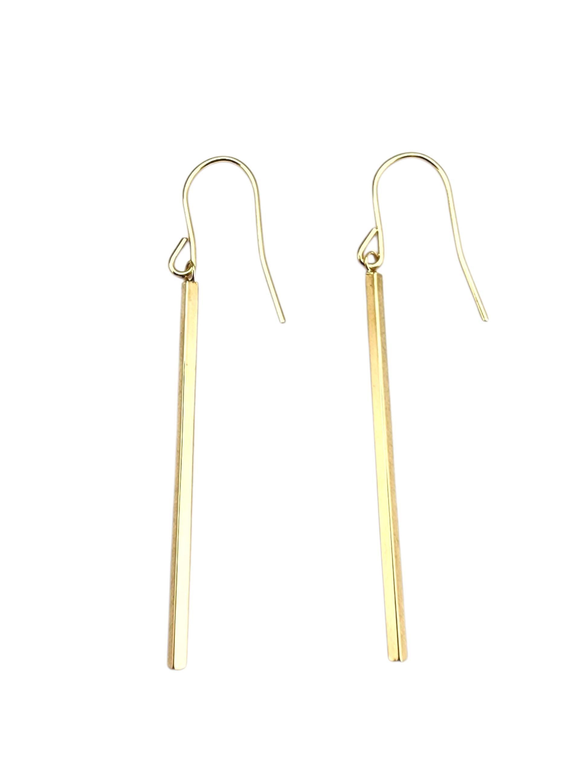 14K Yellow Gold Bar Dangle Earrings-

14K yellow gold bar dangle earrings with a sleek, minimalist design.

Size: 41 mm x 1.6 mm / hangs approx. 2