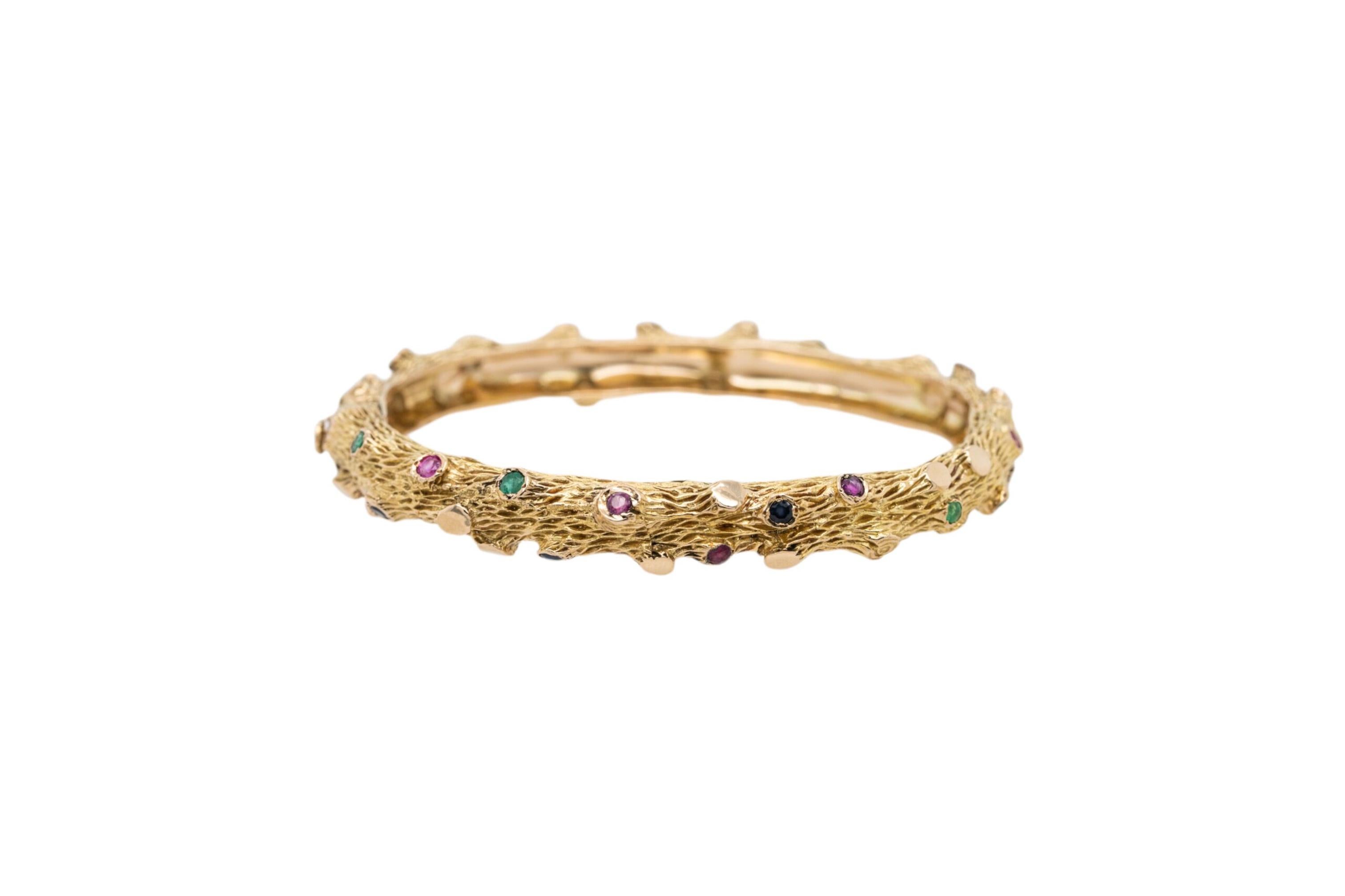 14k Yellow Gold Bark Finish Bangle Set With Emeralds and Sapphires

This stunning Emerald Sapphire Bark Bangle is in excellent condition and is ready to ship!

Style: Bangle Bracelet
Design: Bark Finish
Material: 14k Yellow Gold
Gemstone Details: