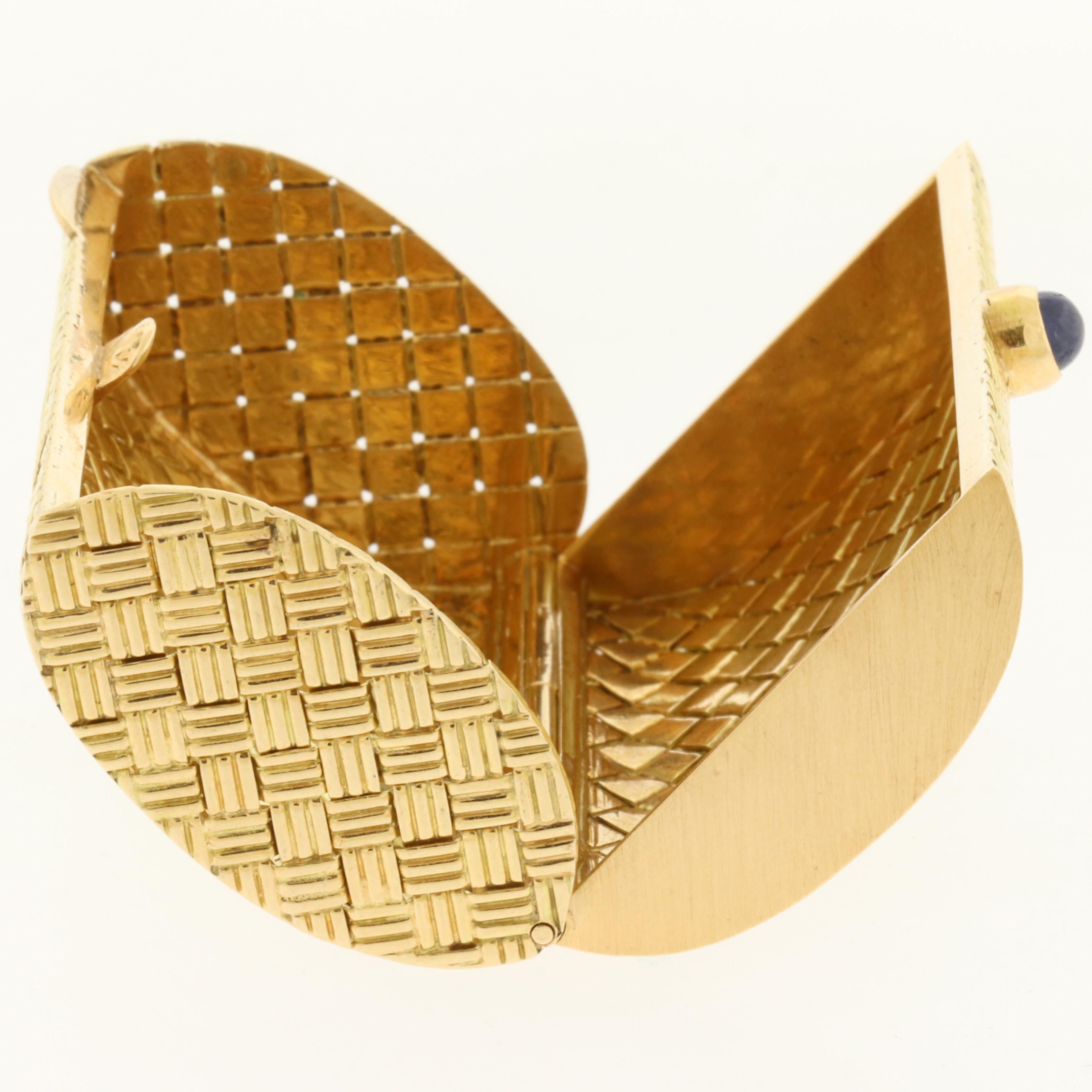 Modern 14 Karat Yellow Gold Basket Weave Sapphire Cabochon Pill Box Case Purse