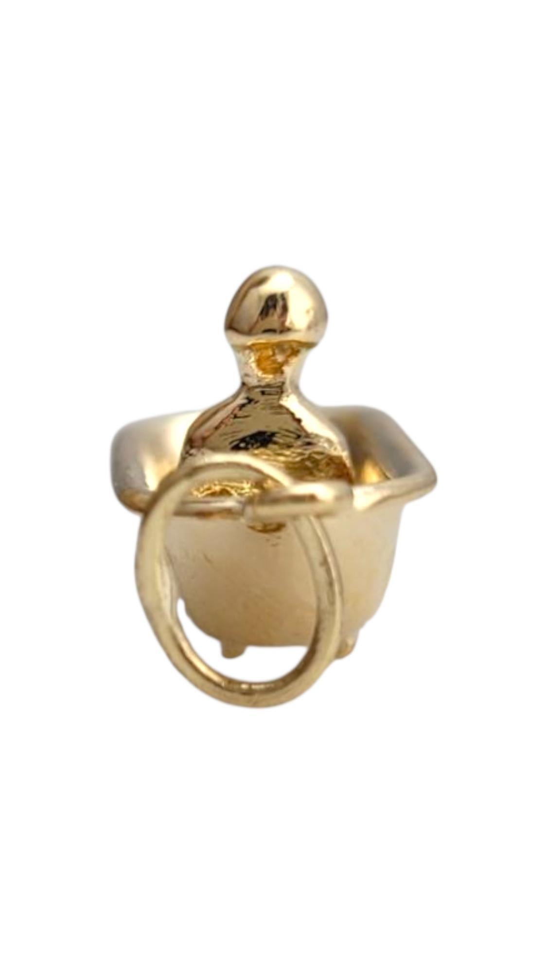 14K Yellow Gold Bathtub Charm #21995 For Sale 1