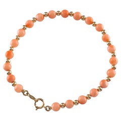 Bracelet de perles en or jaune 14k et perles de corail rondes avec fermoir mousqueton, longueur 6.75"".