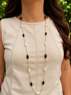 Collana da 40" con maglie ovali aperte, perline in oro giallo 14k, onice nero e pietra dura bianca