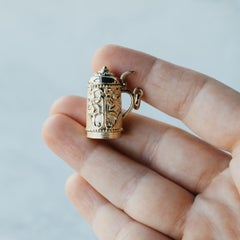 Charm/pendente a forma di bacino di birra in oro giallo 14K