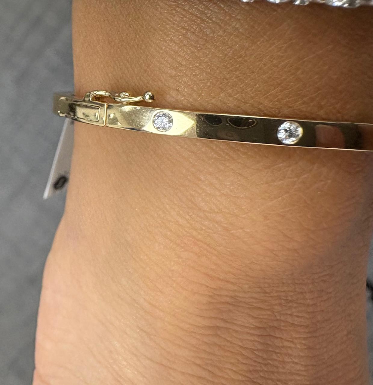 14K Gelbgold Lünette Diamant stapelbar Armreif 1/4 CTTW (Zeitgenössisch) im Angebot