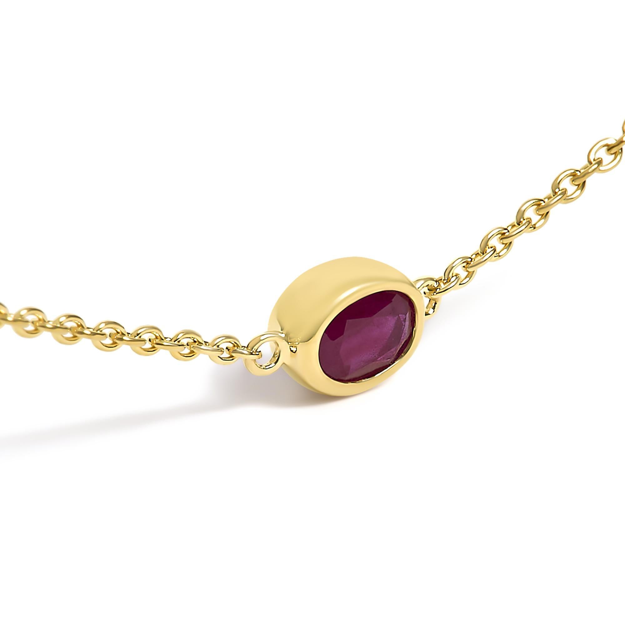 Moderne Collier en or jaune 14K serti d'un chaton de 4 x 3 mm de rubis rouge ovale - 18 pouces en vente