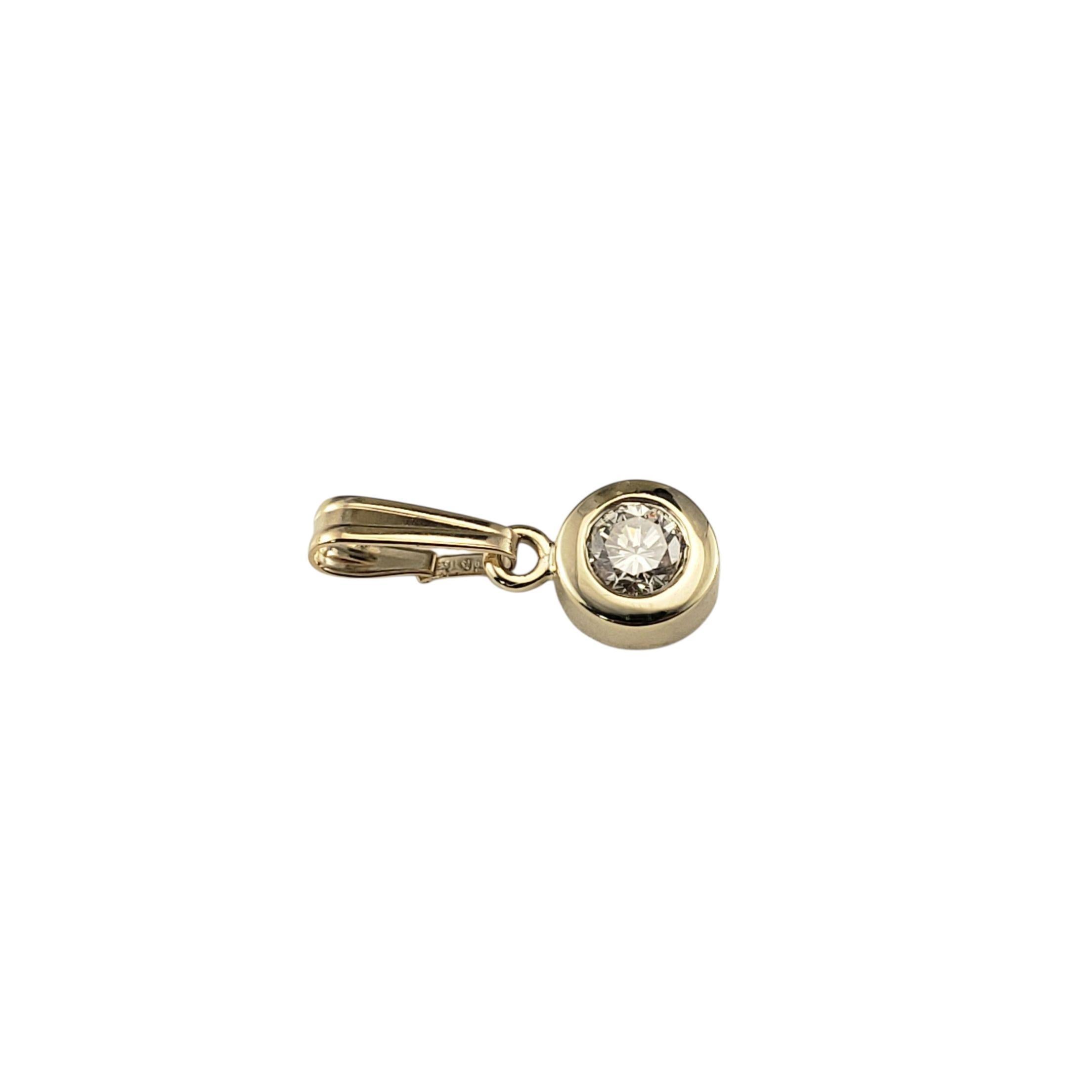 Contemporain Pendentif solitaire en or jaune 14K serti de diamants #23084 en vente