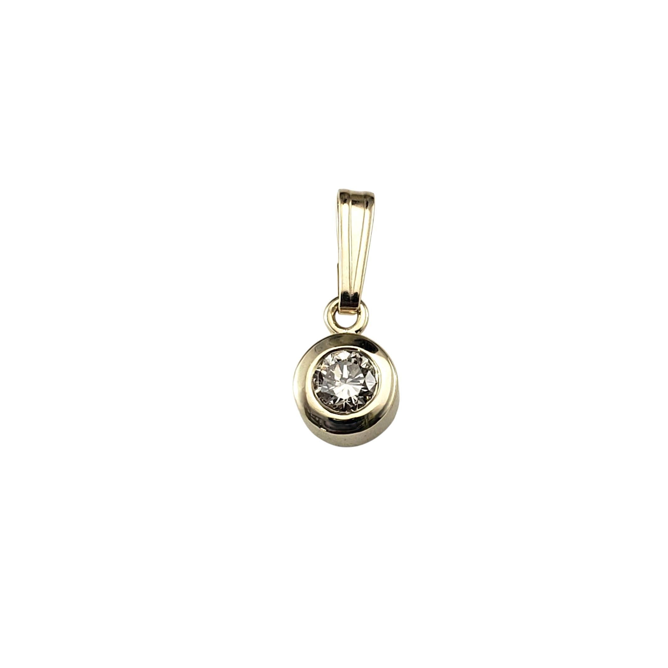 Pendentif solitaire en or jaune 14K serti de diamants #23084 en vente