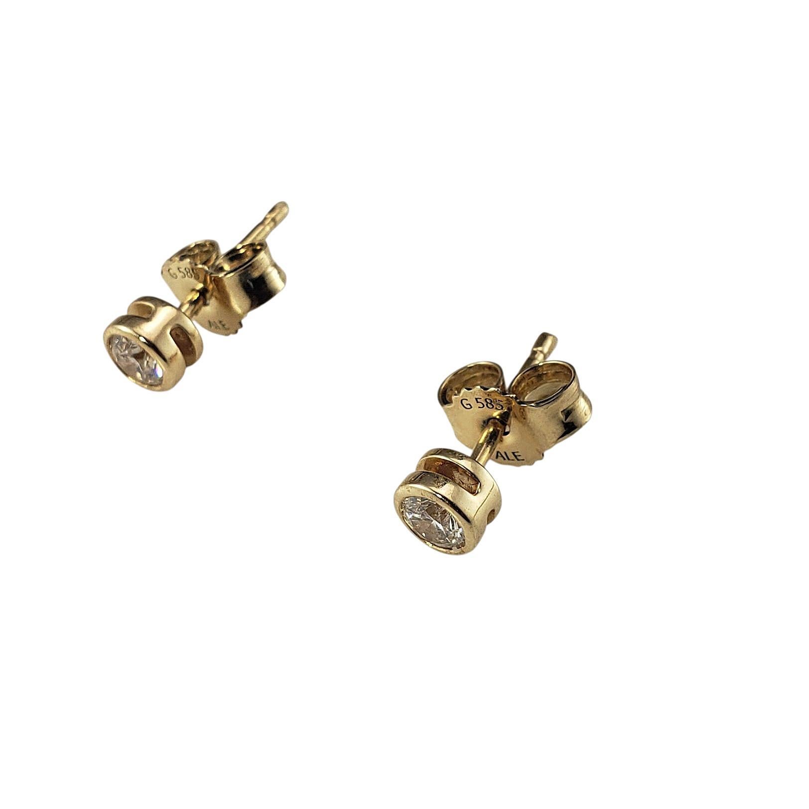 Taille brillant Boucles d'oreilles en or jaune 14K serties de diamants #23085 en vente