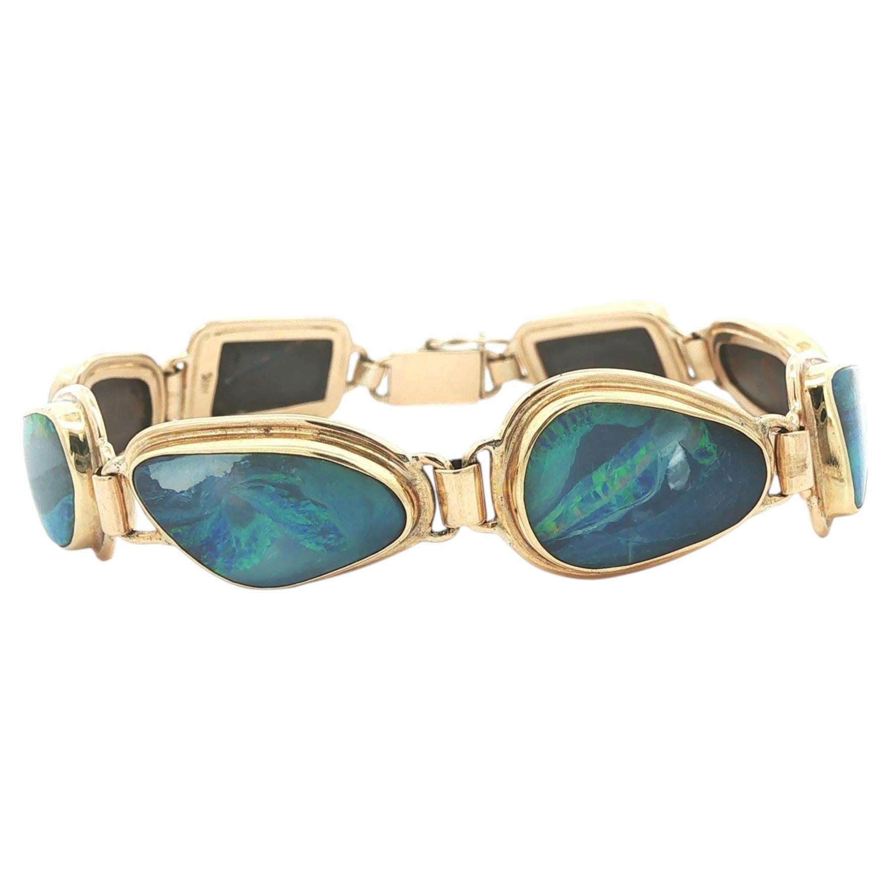Pulsera de eslabones de ópalo boulder de forma libre engastada en bisel de oro amarillo de 14K con cierre a presión en venta