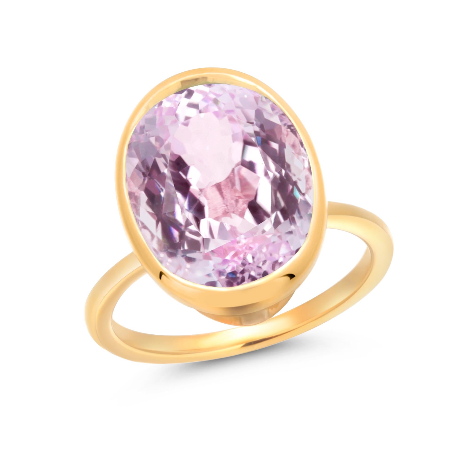Moderno Anello solitario con castone in oro giallo 14K con Kunzite del peso di 8,56 carati in vendita