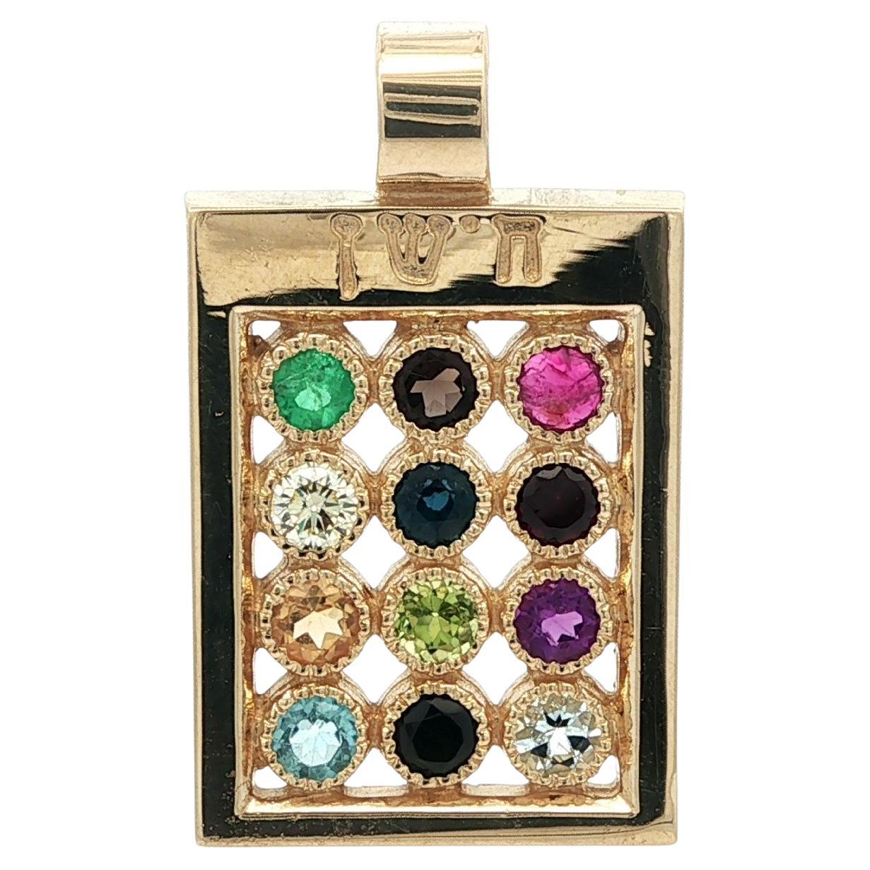 Ciondolo in oro giallo 14k con castone e pietre preziose multicolore e diamante Hoshen in vendita