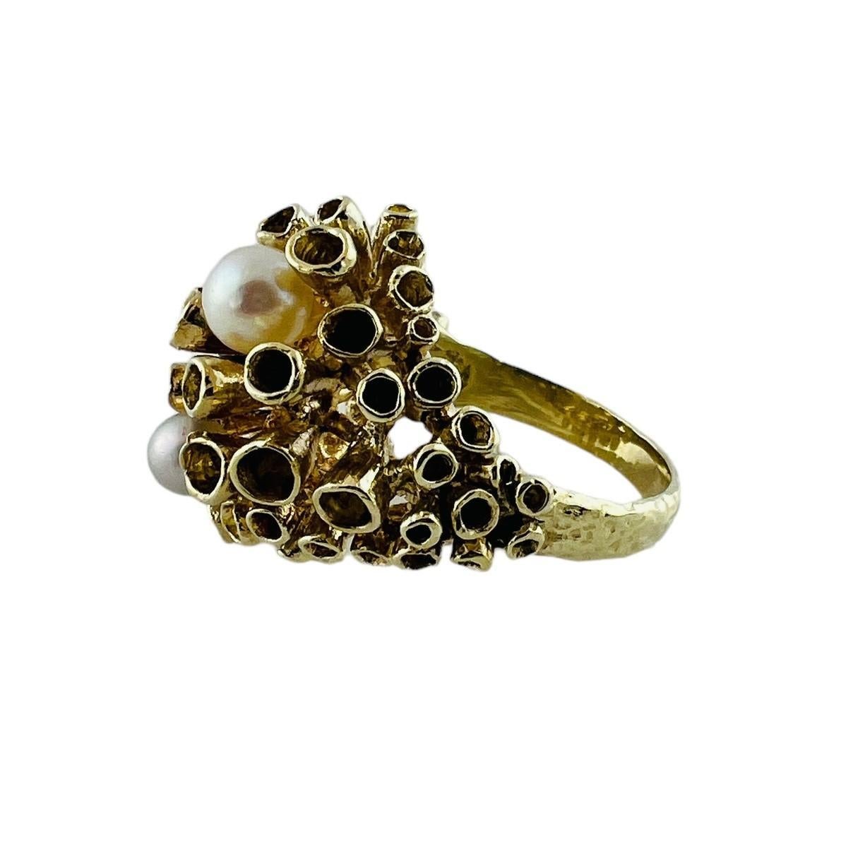 14K Yellow Gold Black and White Pearl Dome Ring #16683 In Good Condition For Sale In Washington Depot, CT
